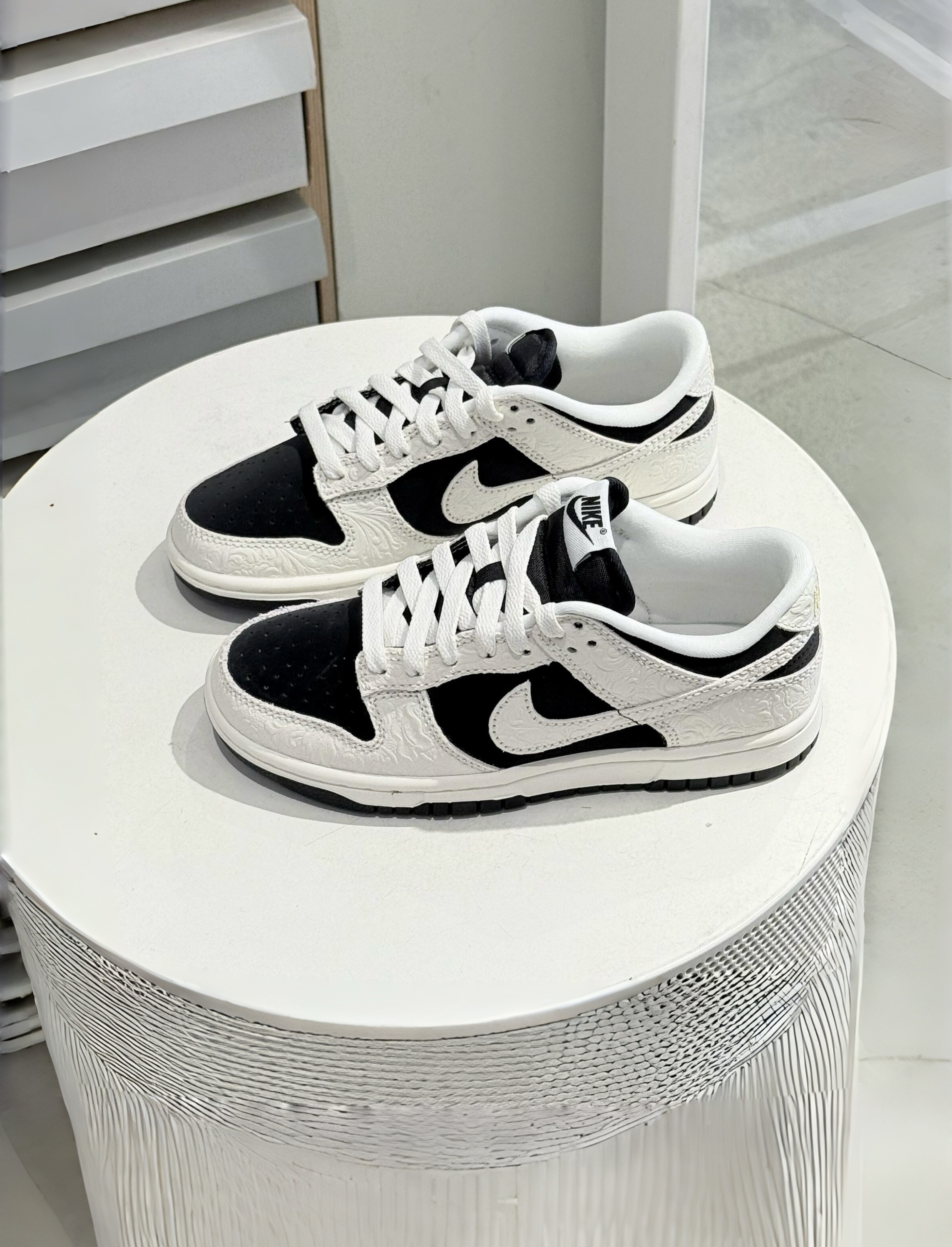 Nike Dunk Low 反轉熊貓 白黑色 奶油白 浮雕 馬年限定 皮革 女款 IF3944-001/預購