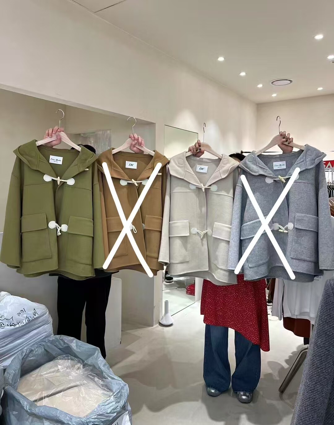 CB5338 牛角扣連帽手工羊毛外套 *優惠碼不適用*