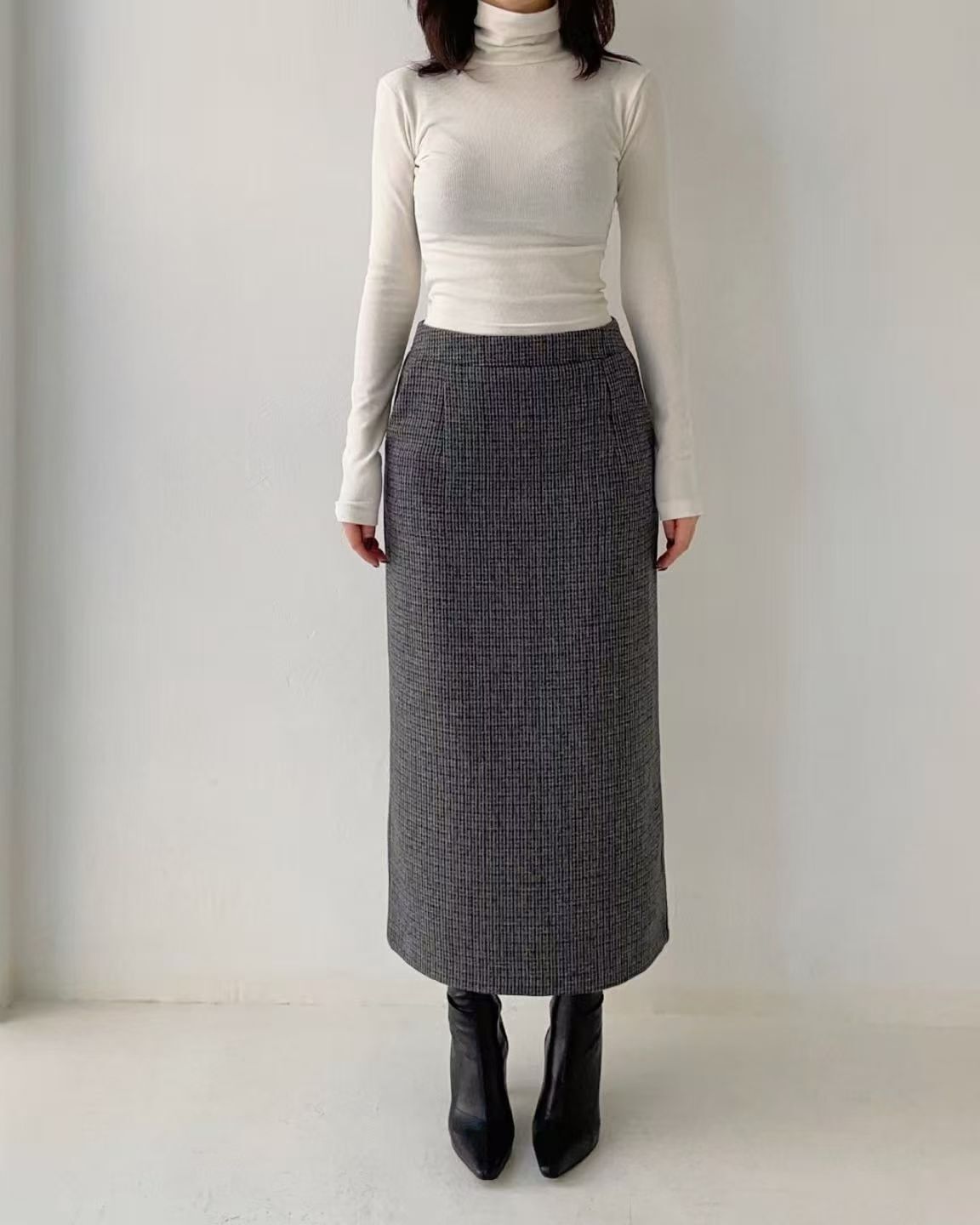 HL361 壓摺格紋刷薄毛半裙