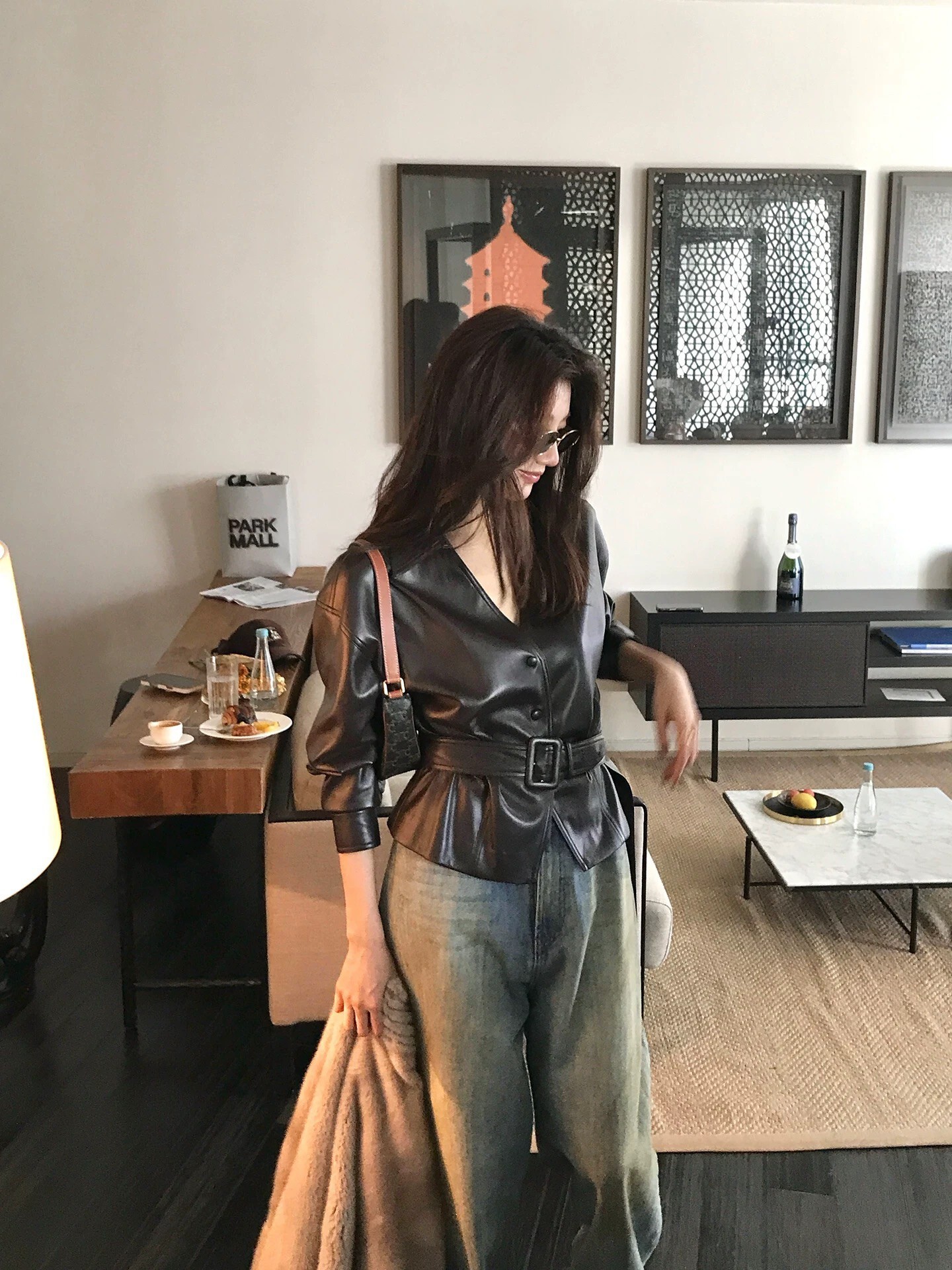 附腰帶造型V字翻領PU皮革排釦上衣-S-L / 2色 (Elegant & Love)