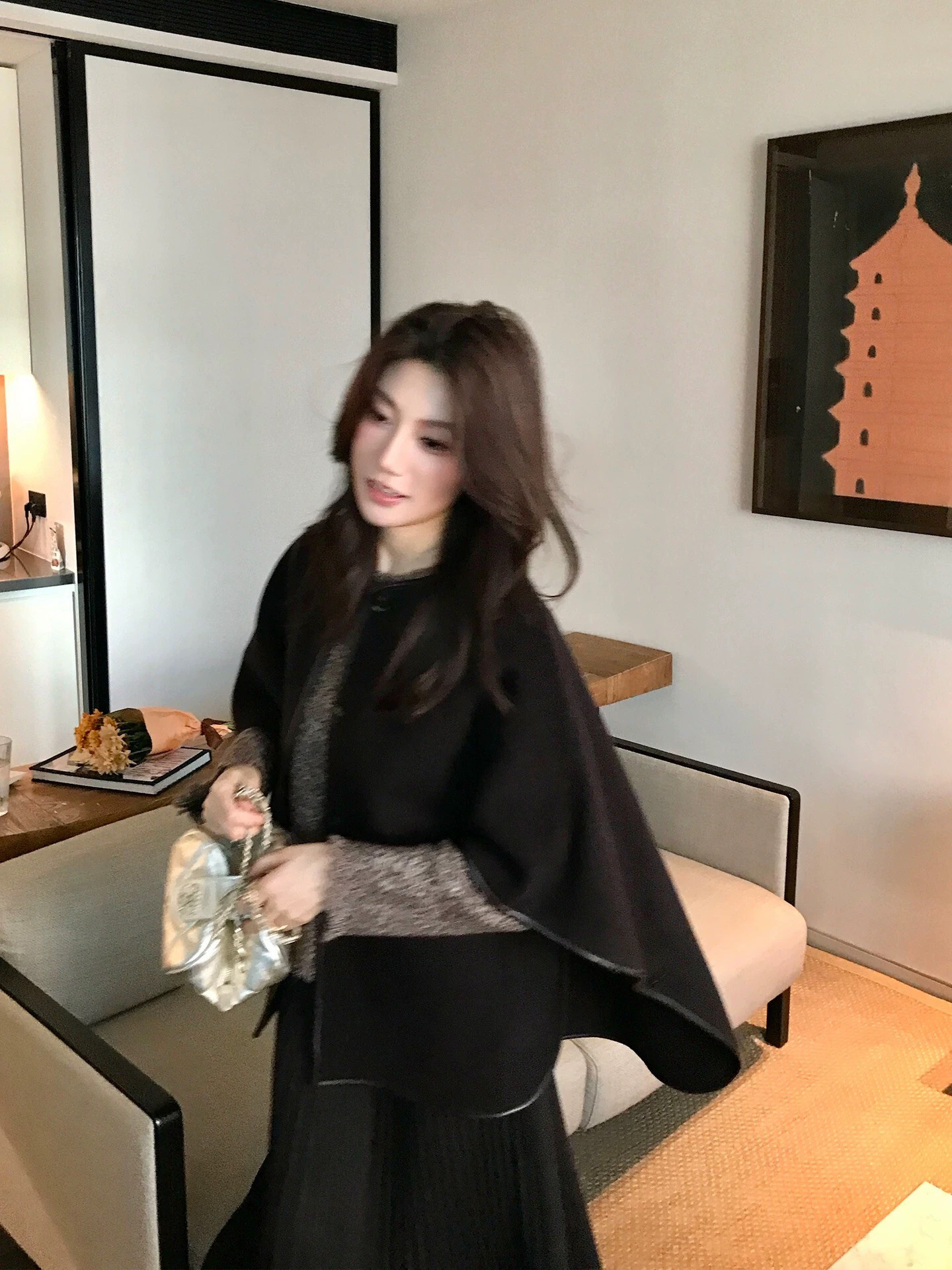 經典黑皮革滾邊造型優雅斗篷外套-S-L (Elegant & Love)