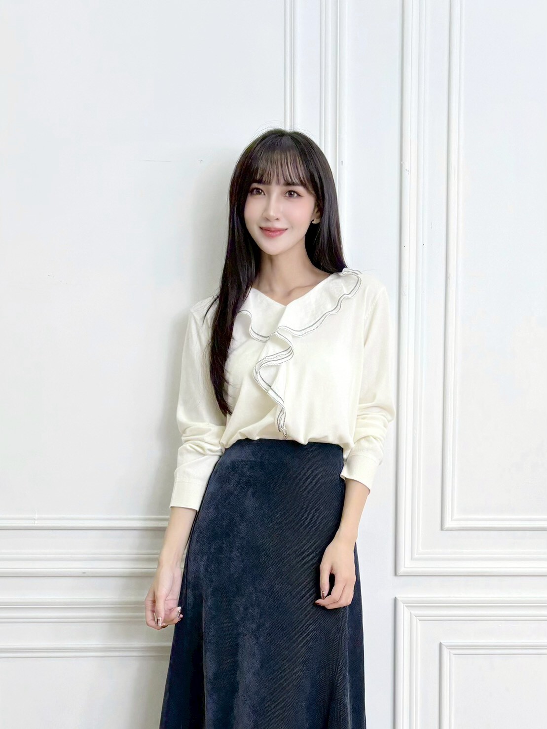 異材質拼接荷葉領針織上衣