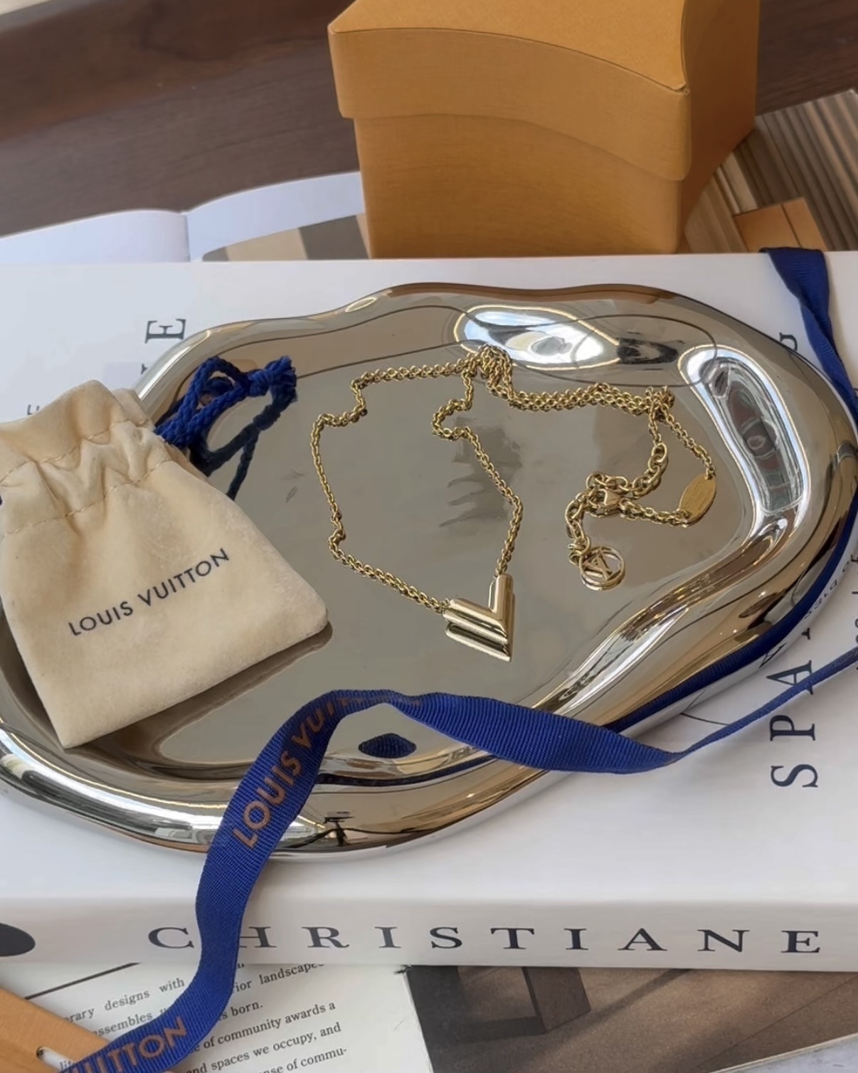 LV｜ESSENTIAL V項鍊 金色 M00857