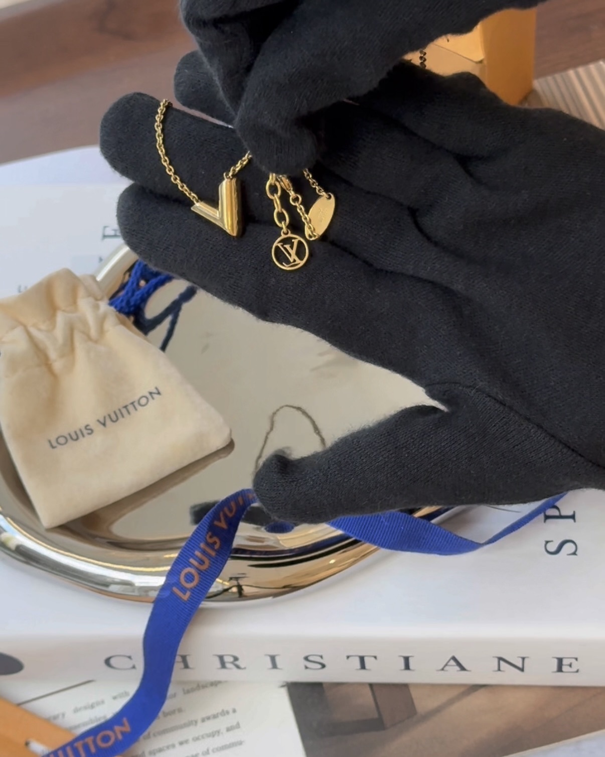 LV｜ESSENTIAL V項鍊 金色 M00857