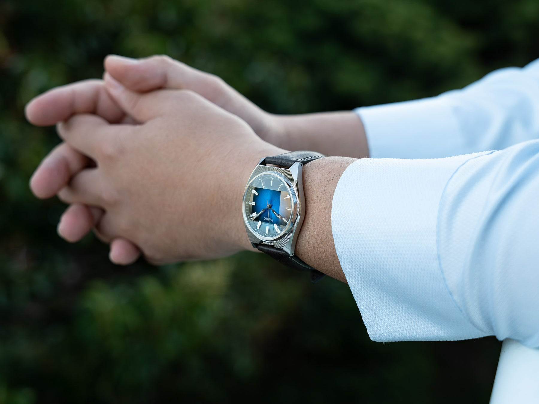 Vario - Futurist Watch Sunburst Blue Fume Watch