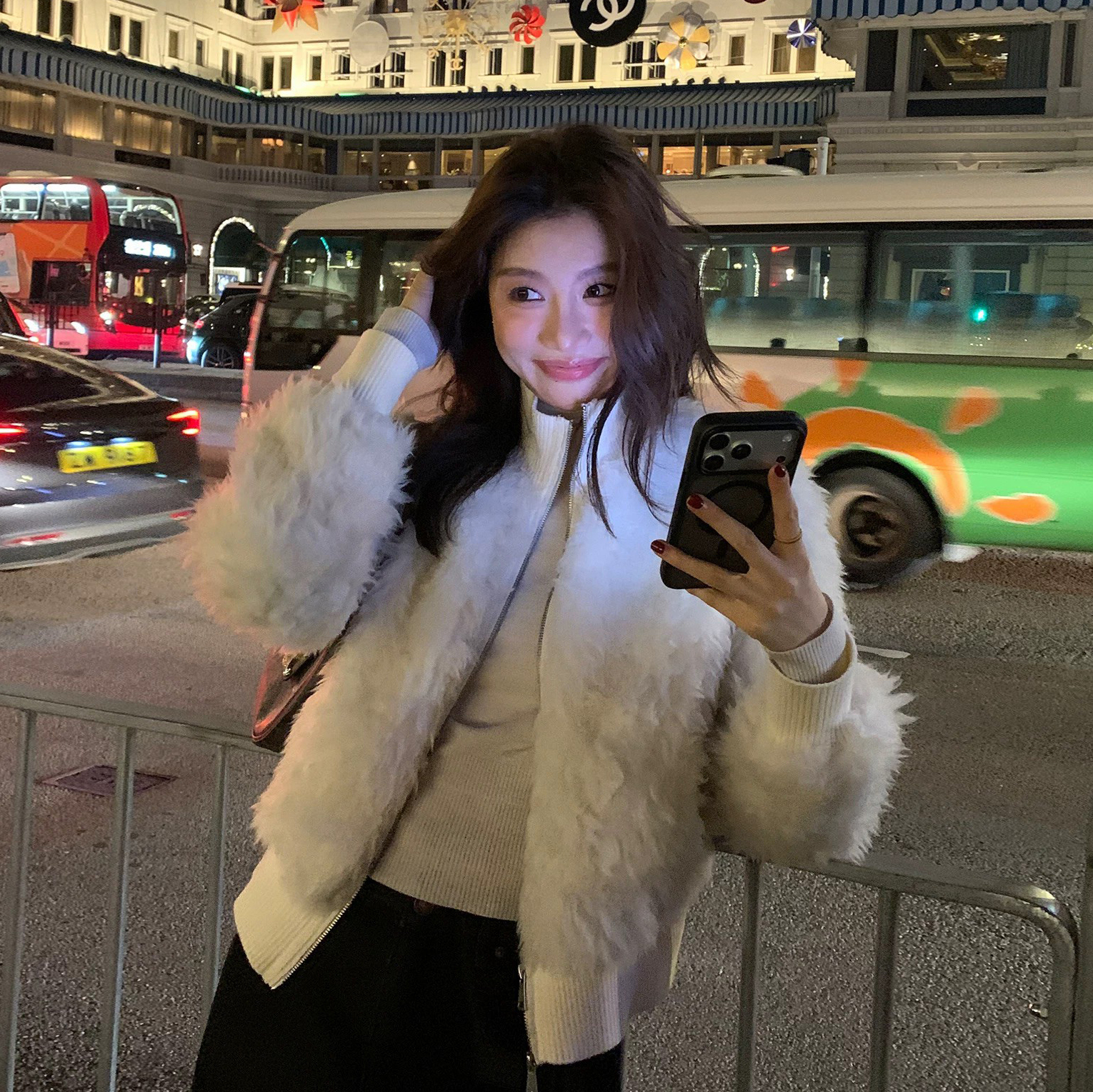 雲朵白螺紋拼接毛絨絨皮草外套-S-L (Elegant & Love)