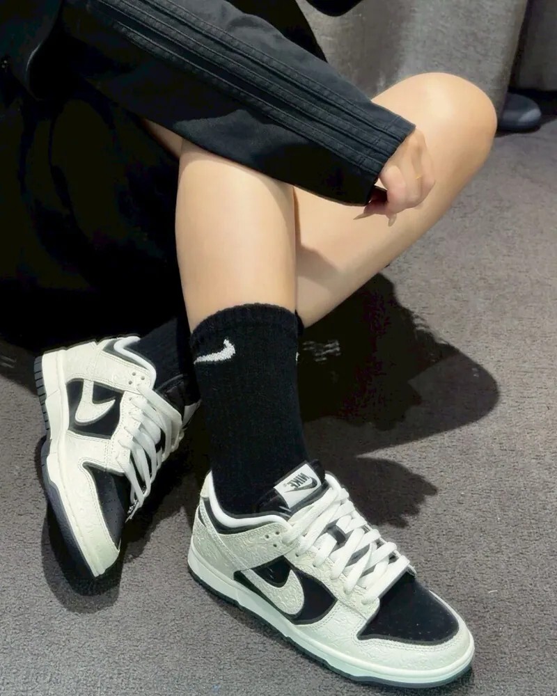 Nike Dunk Low 浮雕熊貓