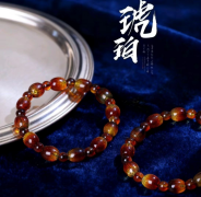 [S] GEMZ & CO AMBER MD377 Museum-grade Golden Sand Red and Blue Barrel Bead Bracelet, A53 (A53)