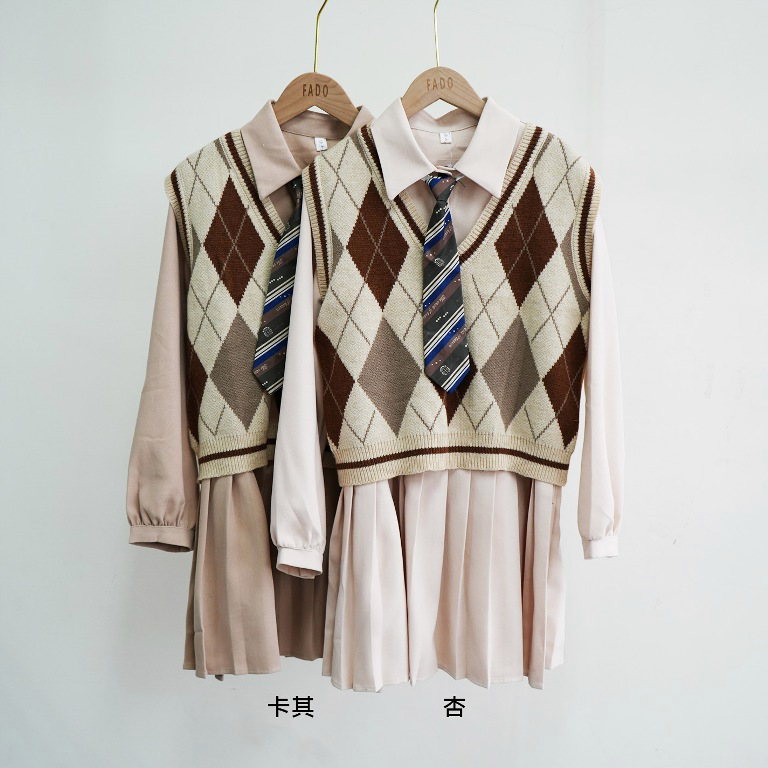 超殺價格 🔥 買一送一 /  菱格學院風三件式套裝 9750026 卡其/杏