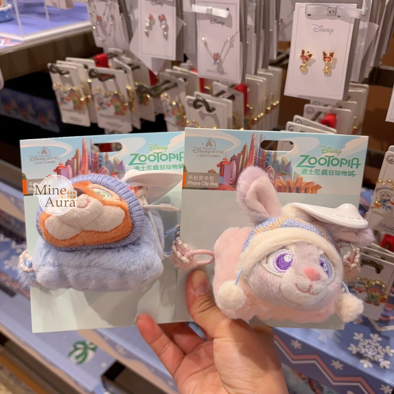 2025 冬日 動物方城市 Zootopia 胡尼克 Nick 狐狸 絨毛大頭造型 手機背夾包 -上海迪士尼樂園