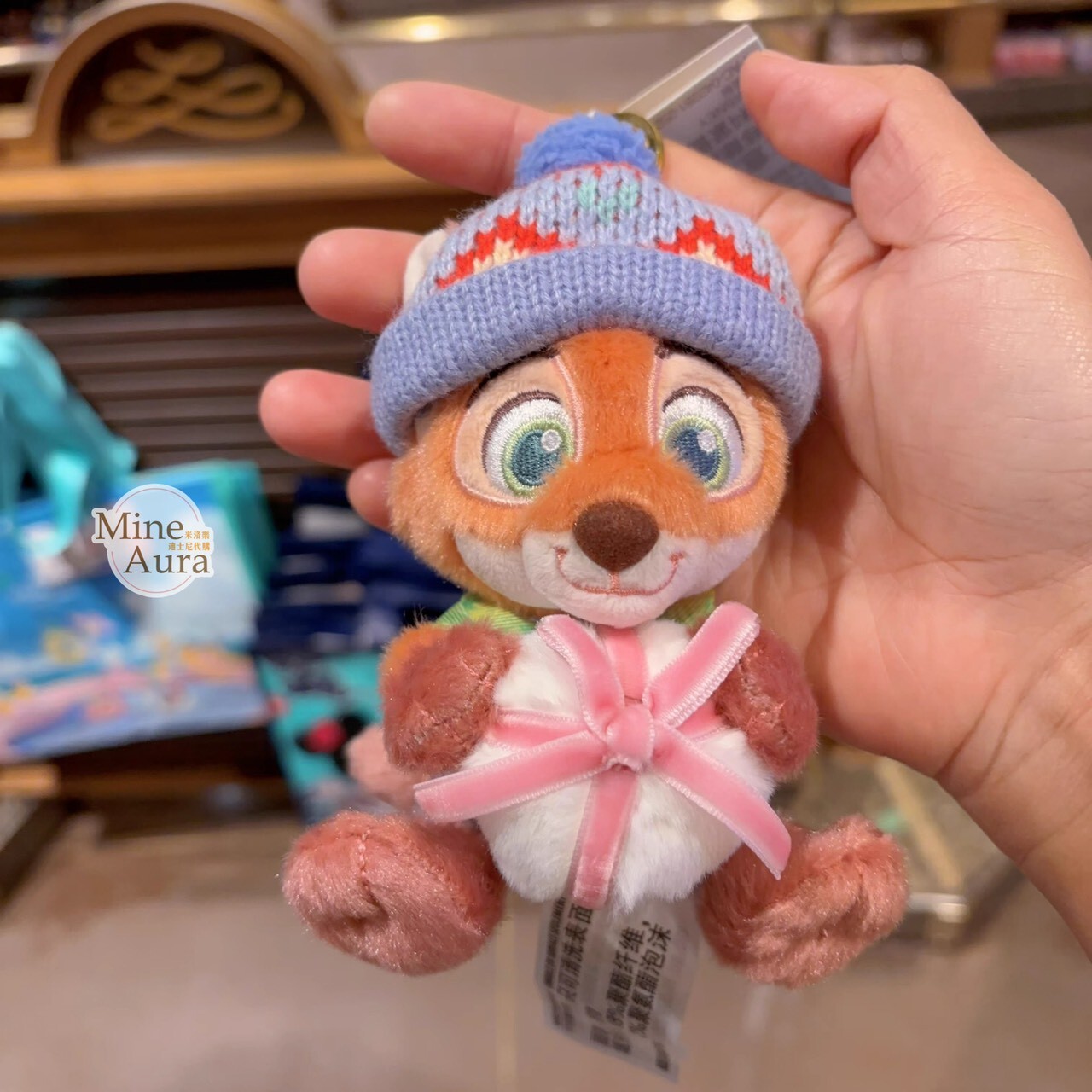 2025 冬日 動物方城市 Zootopia 胡尼克 Nick 狐狸 絨毛 鑰匙圈 吊飾 -上海迪士尼樂園