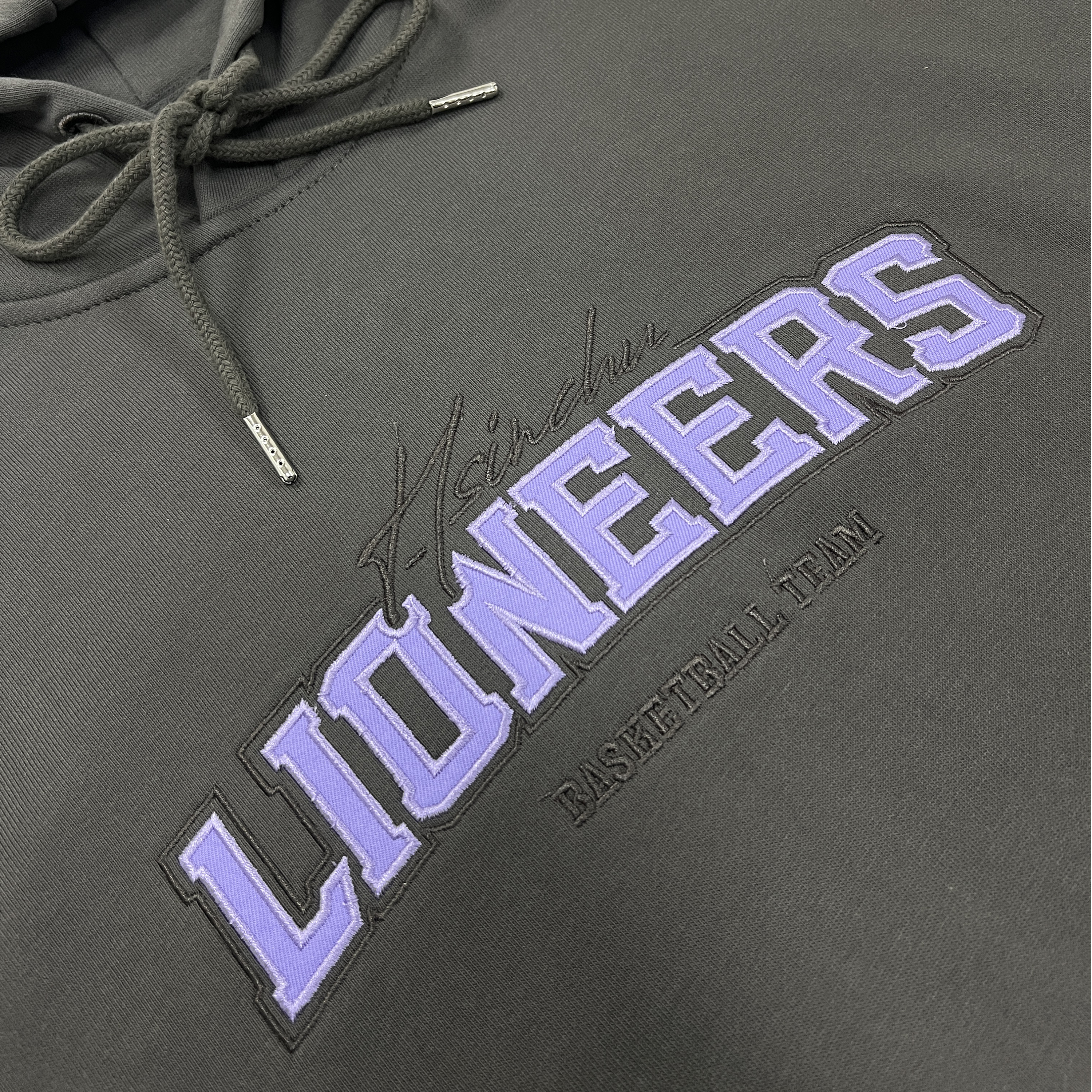 25-26 LIONEERS經典刺繡帽TEE｜灰