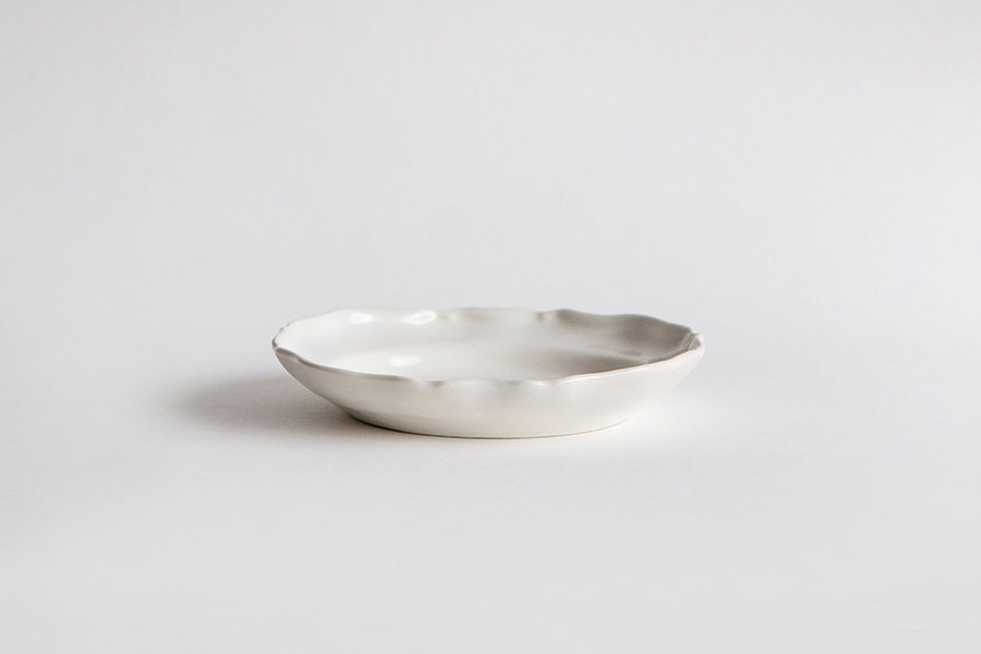 河合竜彦 - 白釉 浮雕皿 S