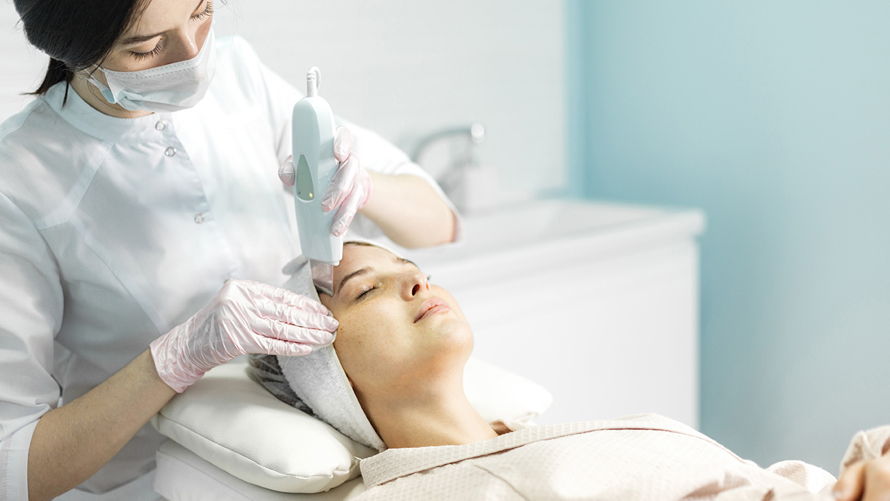 醫美療程後的肌膚屏障通常較薄且極度乾燥,維生素B5可協助修護