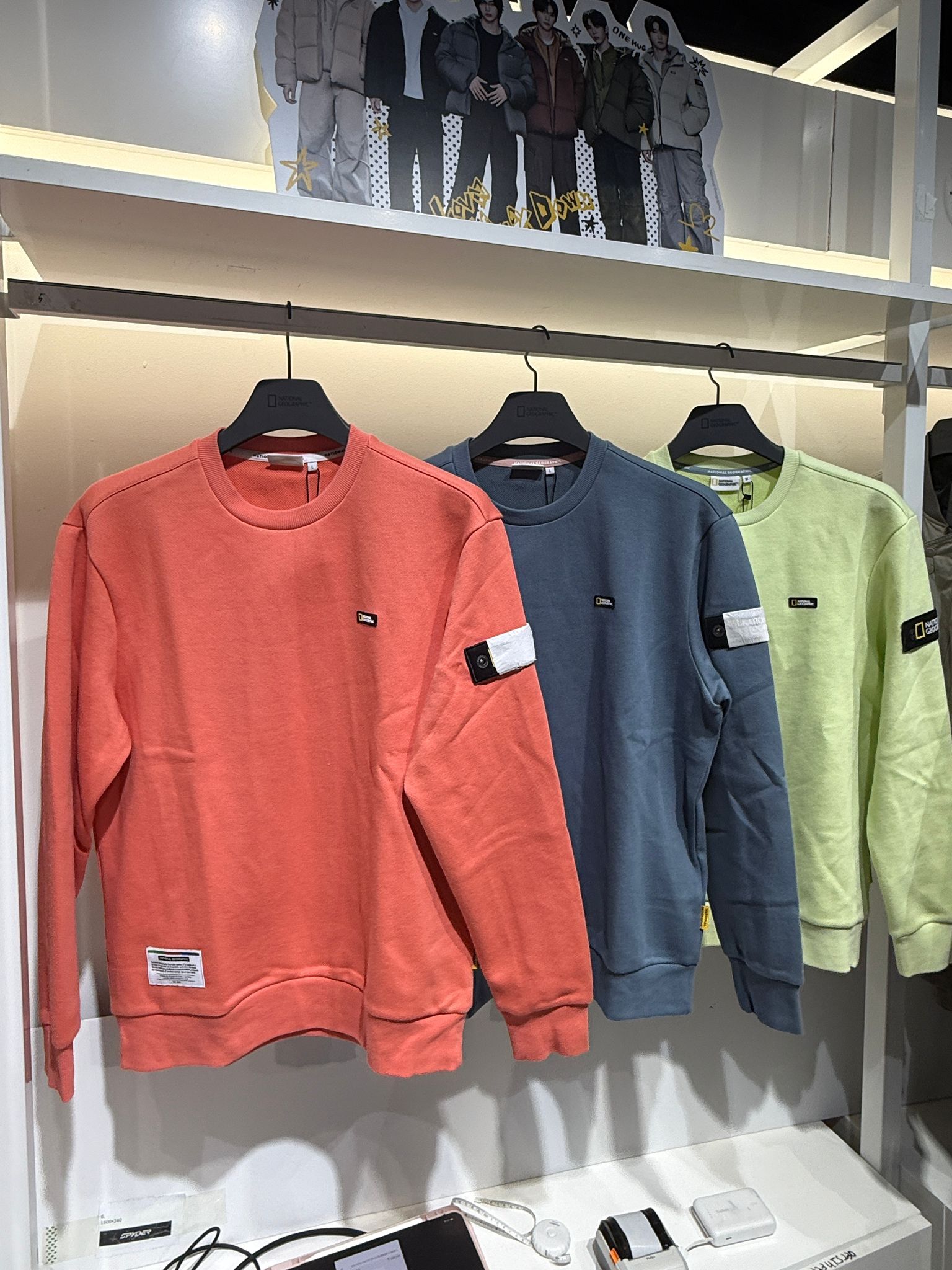 SF019 National Geographic 細logo 衛衣 (背後有圖案) N224USW070