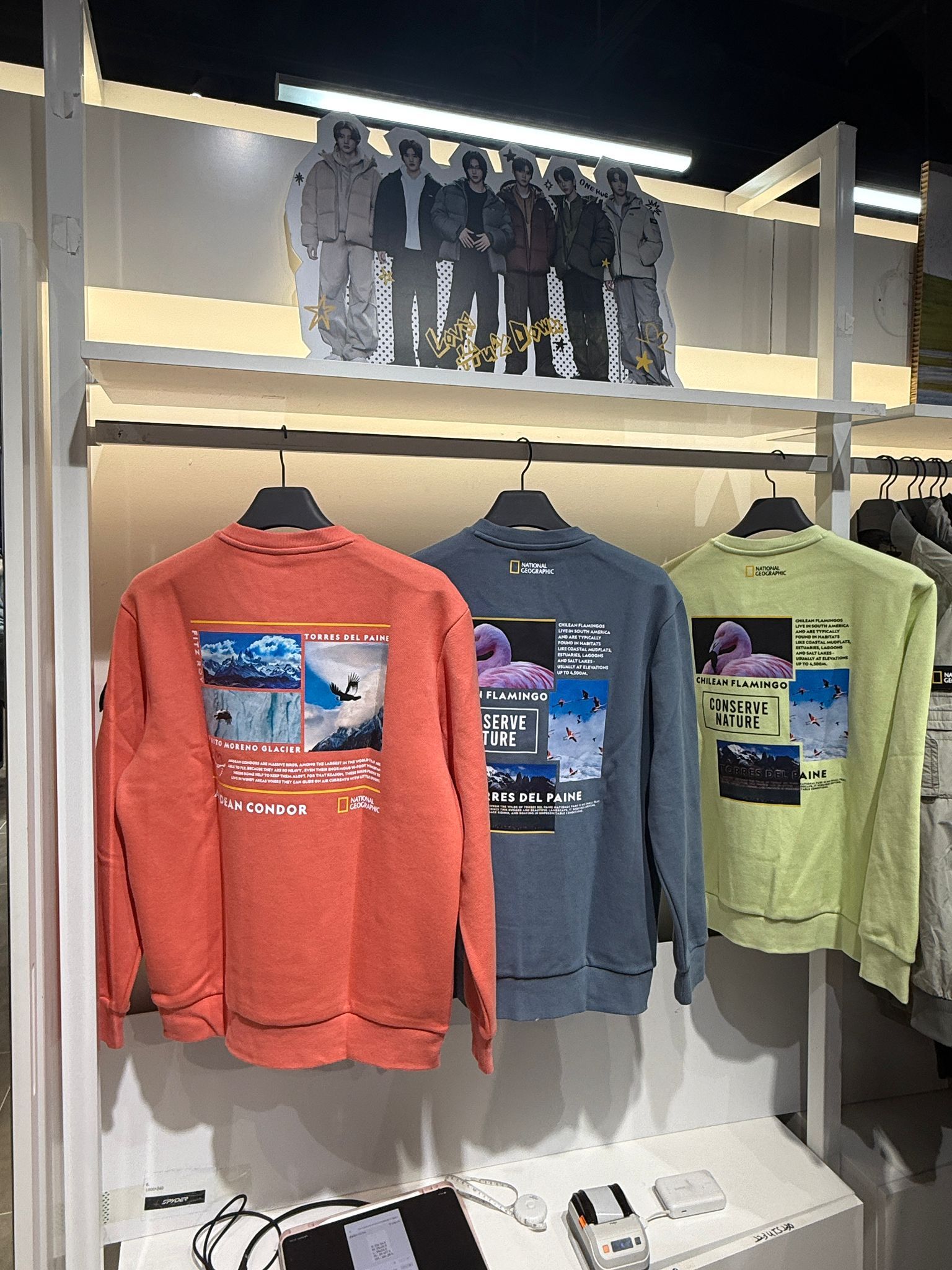 SF019 National Geographic 細logo 衛衣 (背後有圖案) N224USW070