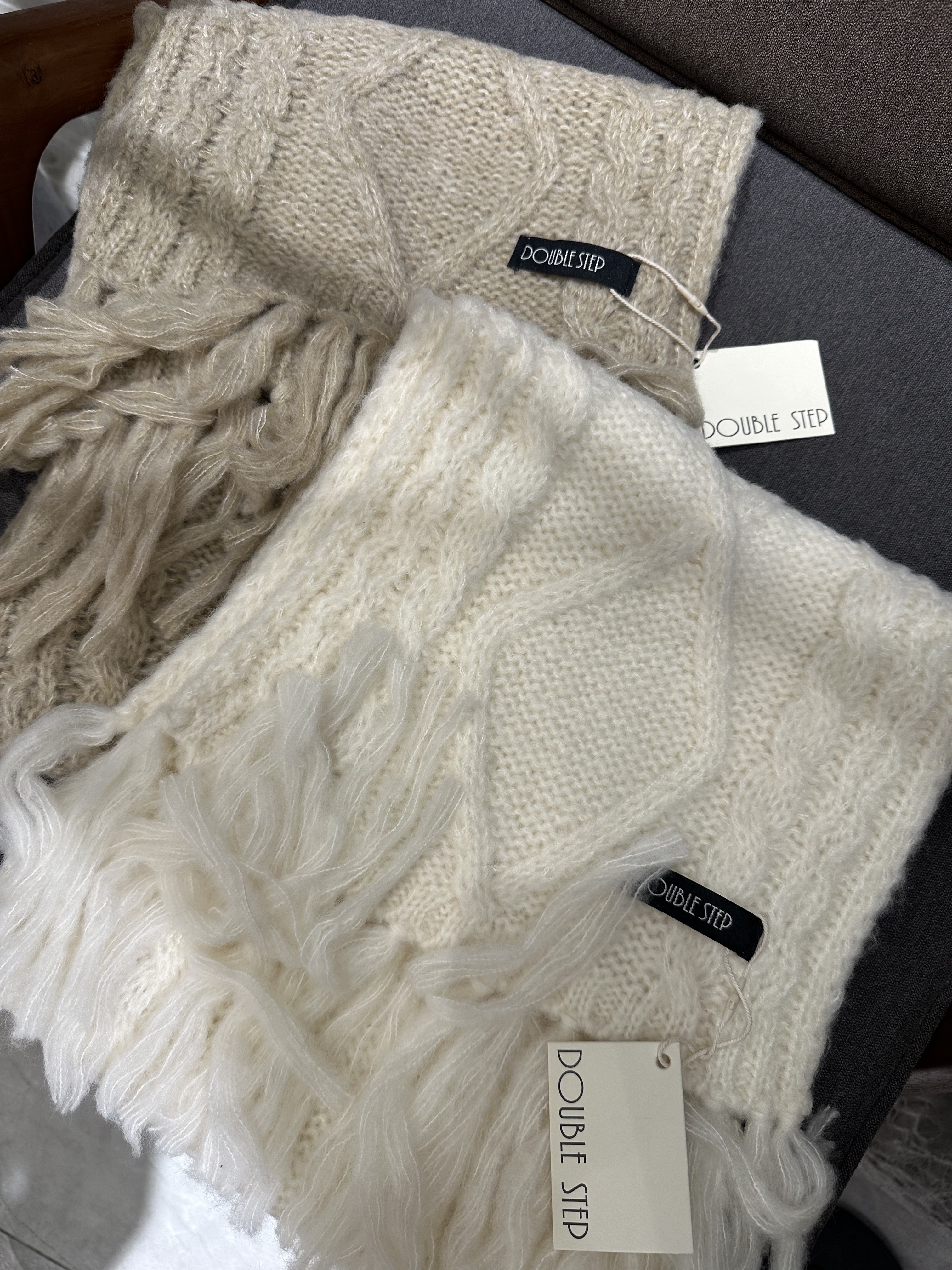 Q5 gift ! 麻花頸巾 -AB6038