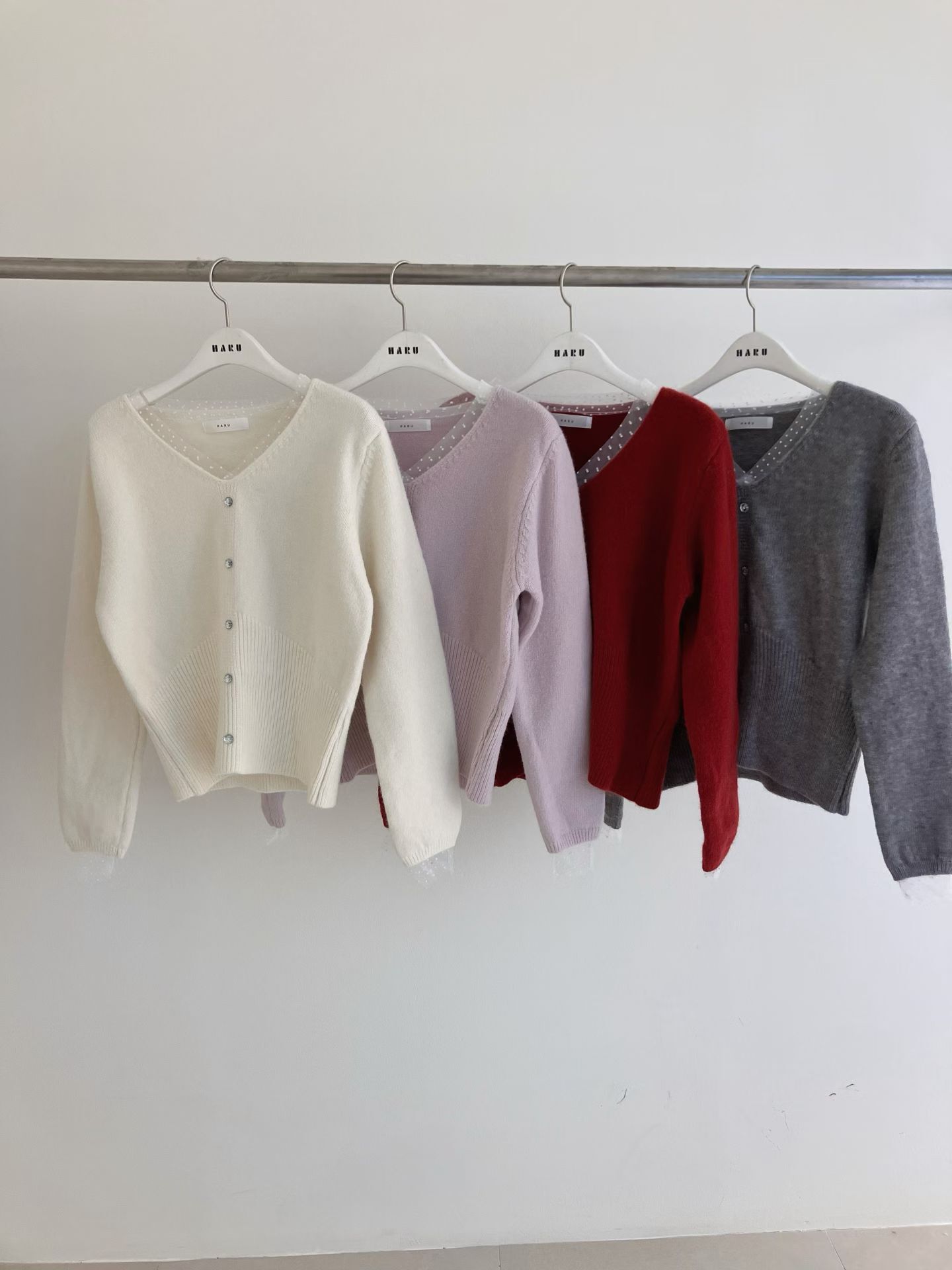 HU5315 波點透紗V領閃石上衣