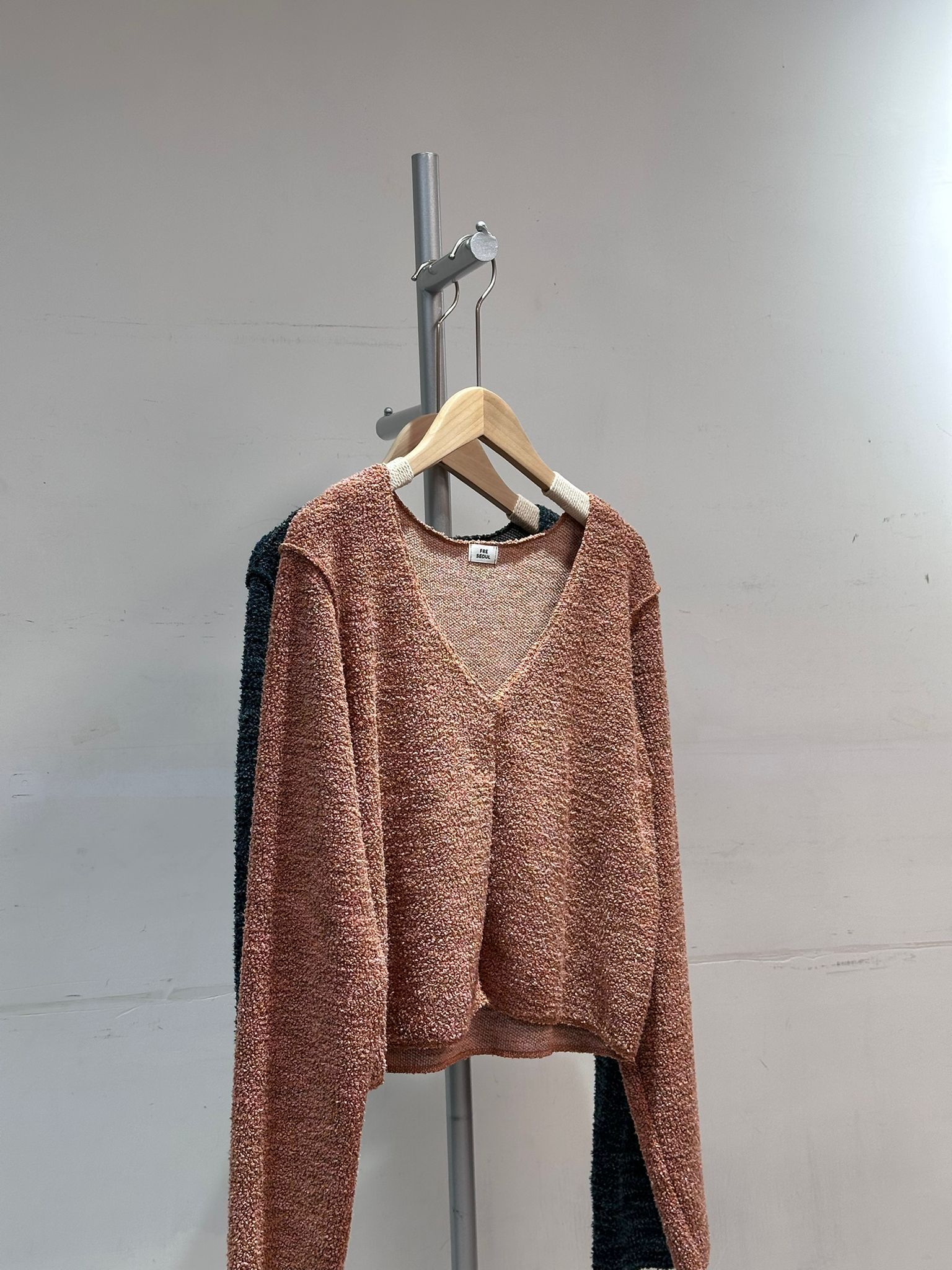 0213004a/韓國小毛粒混色小V領外套 36/36/19.5