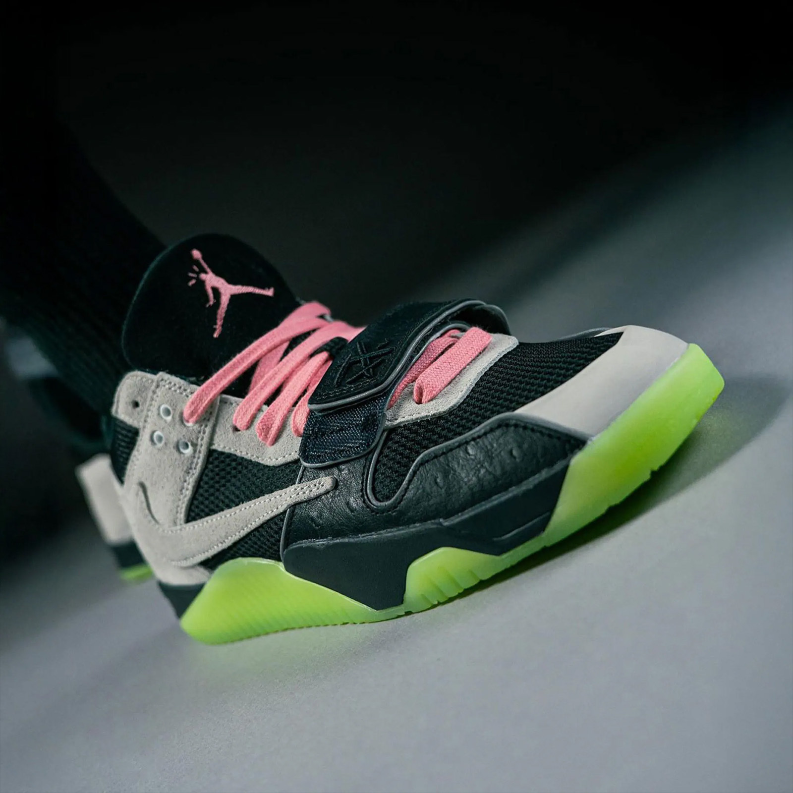 Travis scott x Chase B x Jordan Jumpman 三方聯名 倒勾 灰黑 綠 螢光 IH7971-001