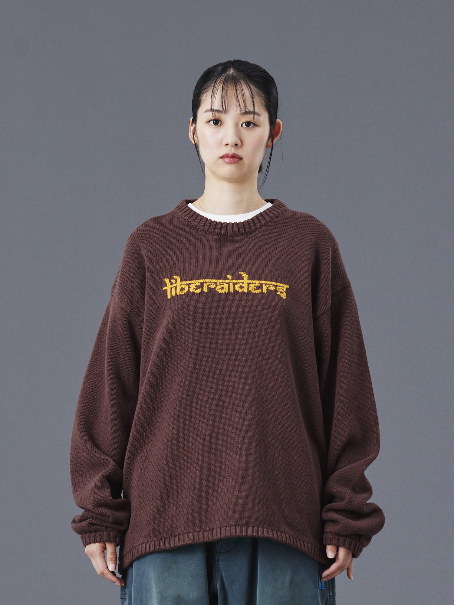 LIBERAIDERS WOVEN LOGO KNIT SWEATER 774012503 BRN