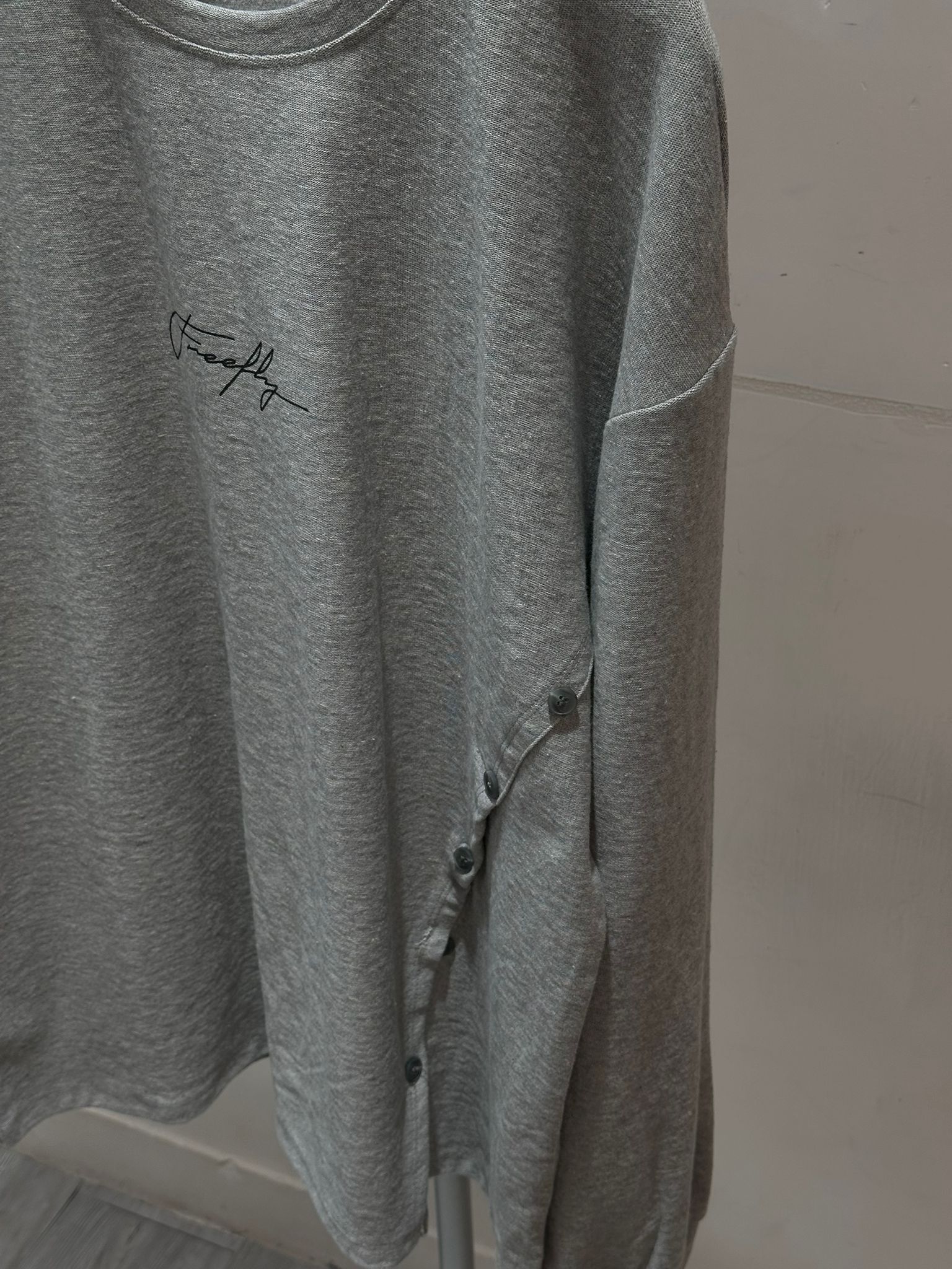 0213012a/韓國斜邊扣鈕全面logo上衣 46/46/28