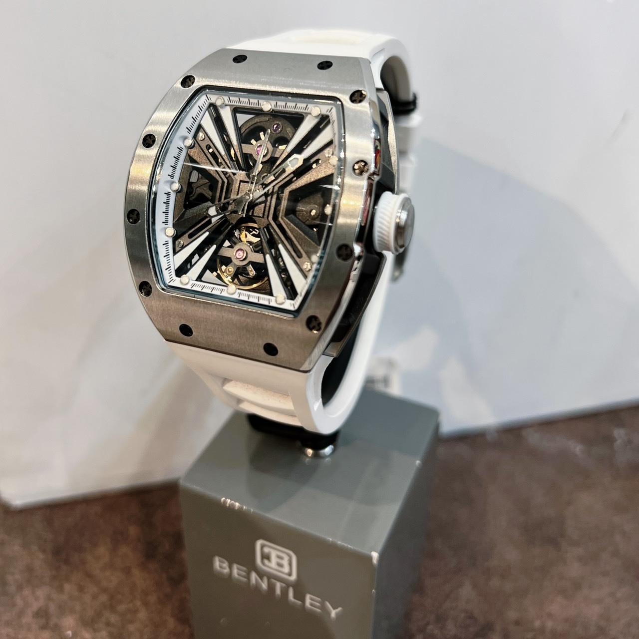 【BENTLEY 賓利】THE INTERSTELLAR 星際系列 BL-31 酒桶 機械 雙面鏤空 夜光 手錶