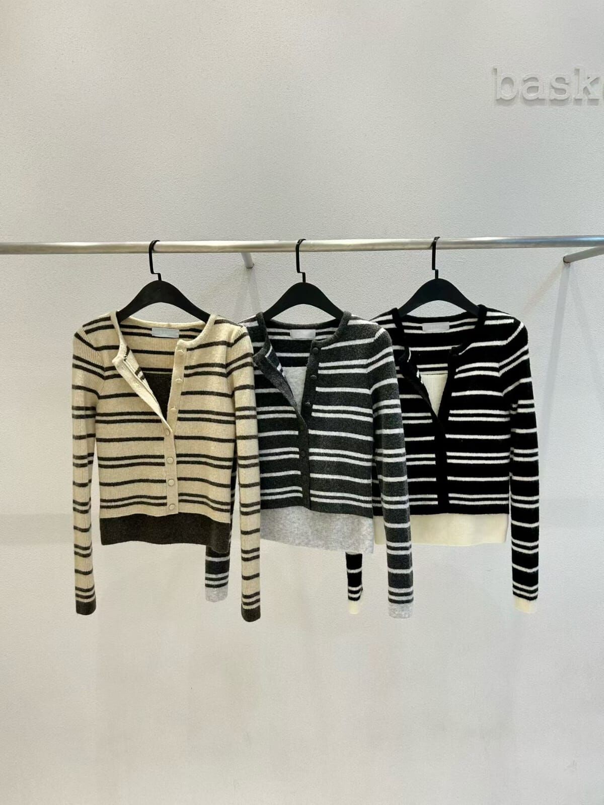 WE5303 撞色條紋排扣針織上衣