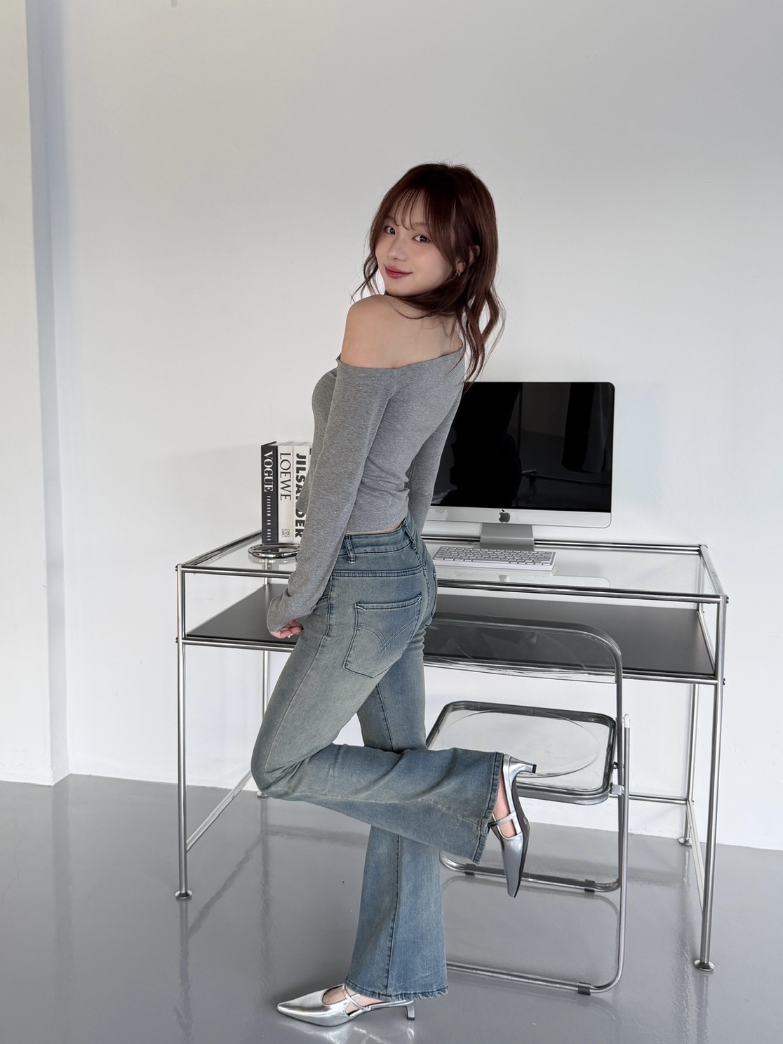 水泥灰微喇牛仔褲