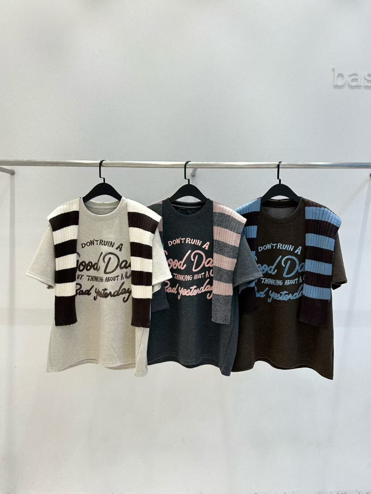 WE5307 間條披肩字母Tee