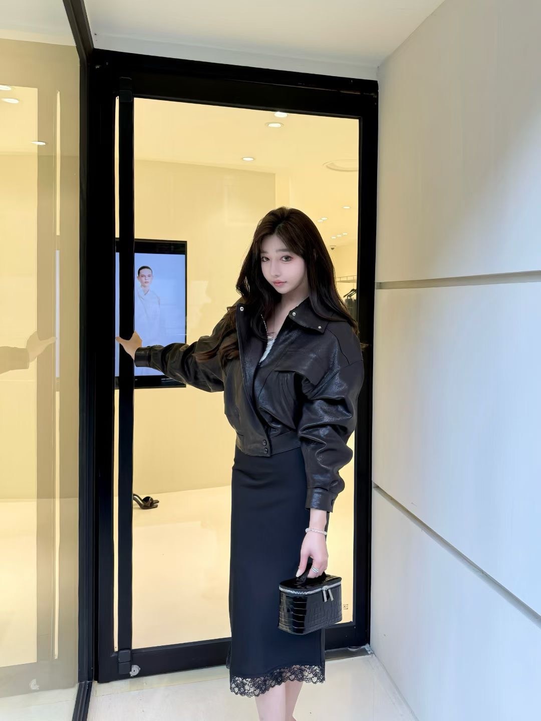 睫毛蕾絲細肩帶背心+不規則長裙SET-S-L (Elegant & Love)