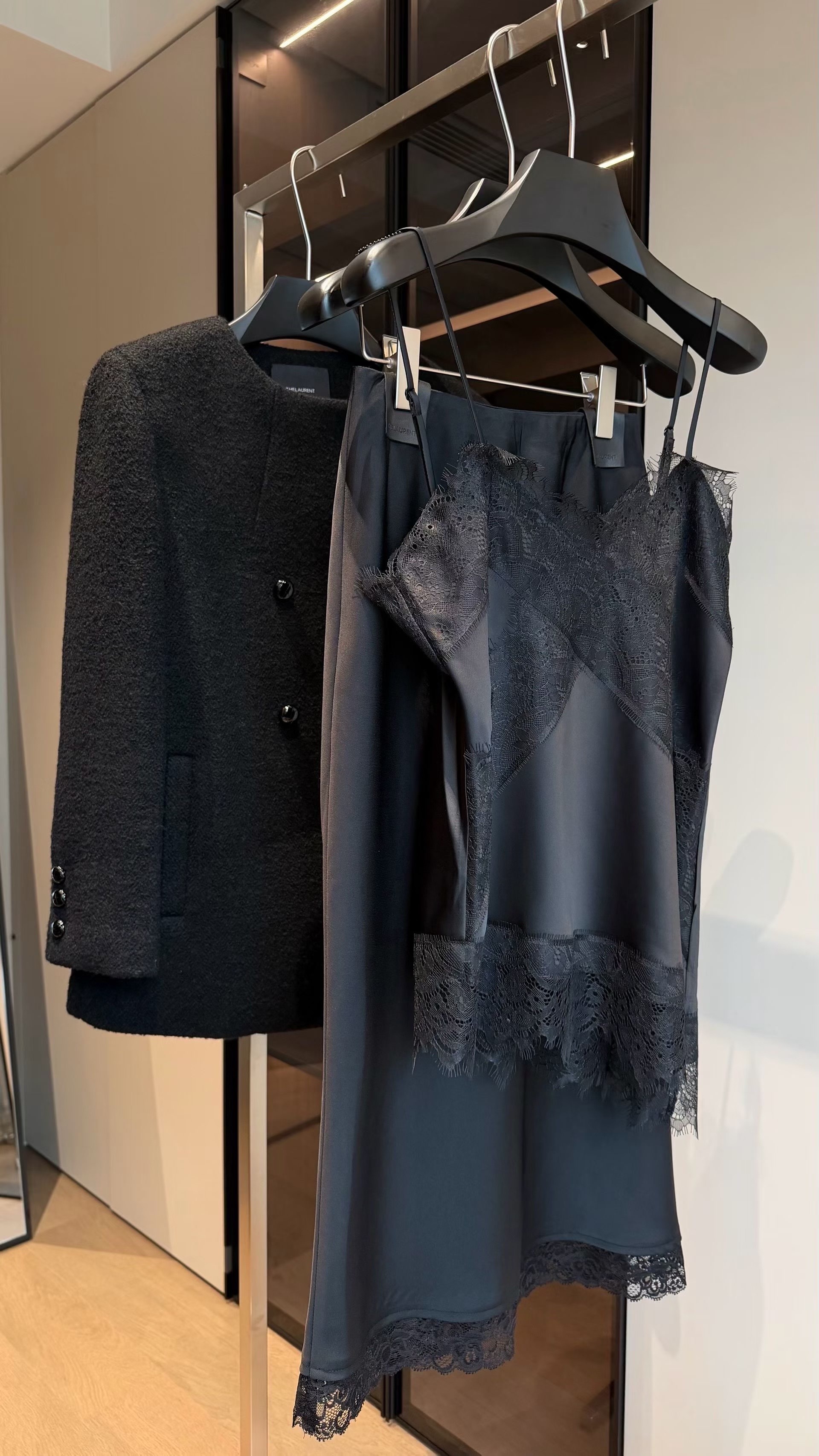 睫毛蕾絲細肩帶背心+不規則長裙SET-S-L (Elegant & Love)