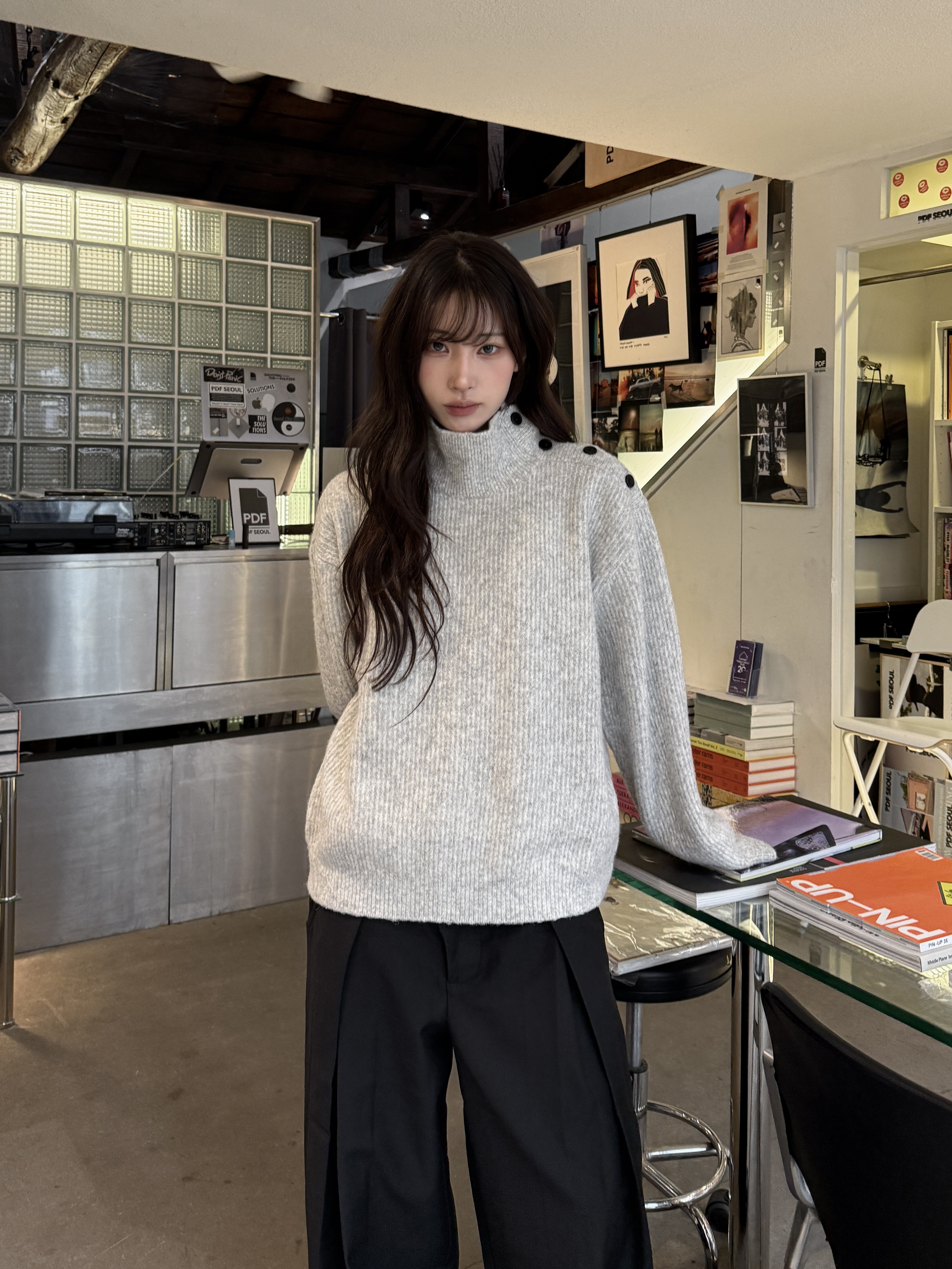 斜扣高領 重磅針織長袖上衣（現貨）