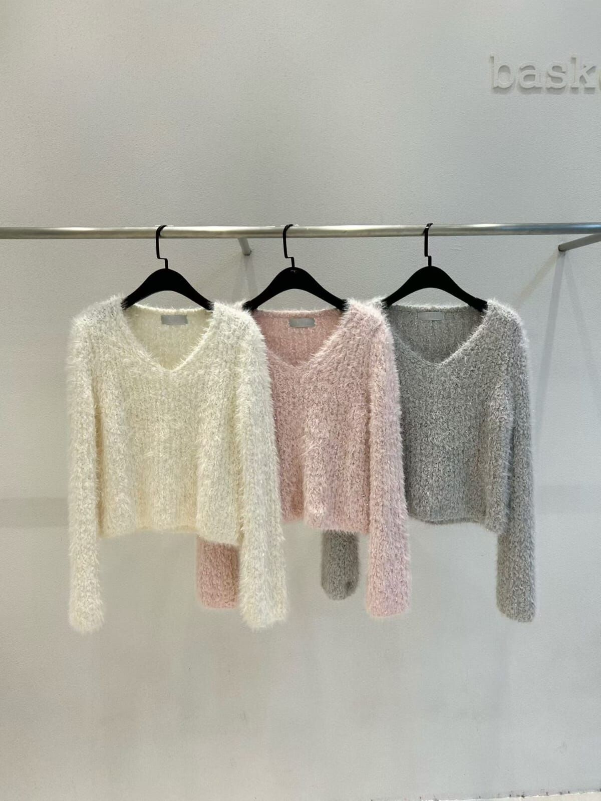 WE5308 毛絨V領短版針織衫