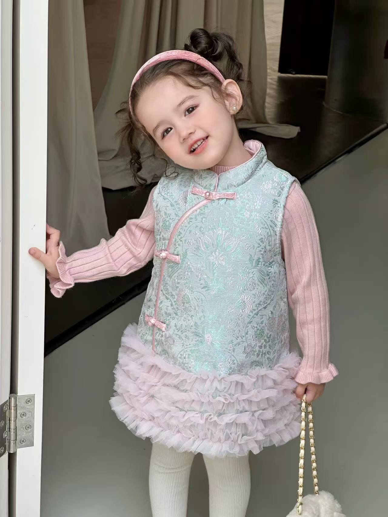 粉色毛衣/碎花旗袍背心裙