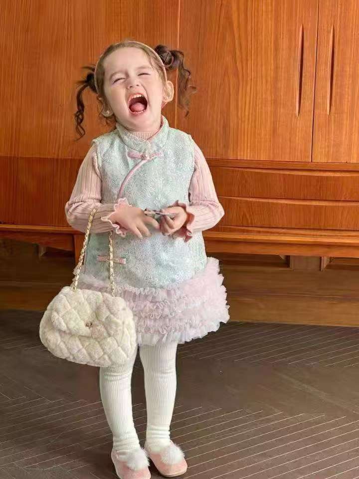 粉色毛衣/碎花旗袍背心裙