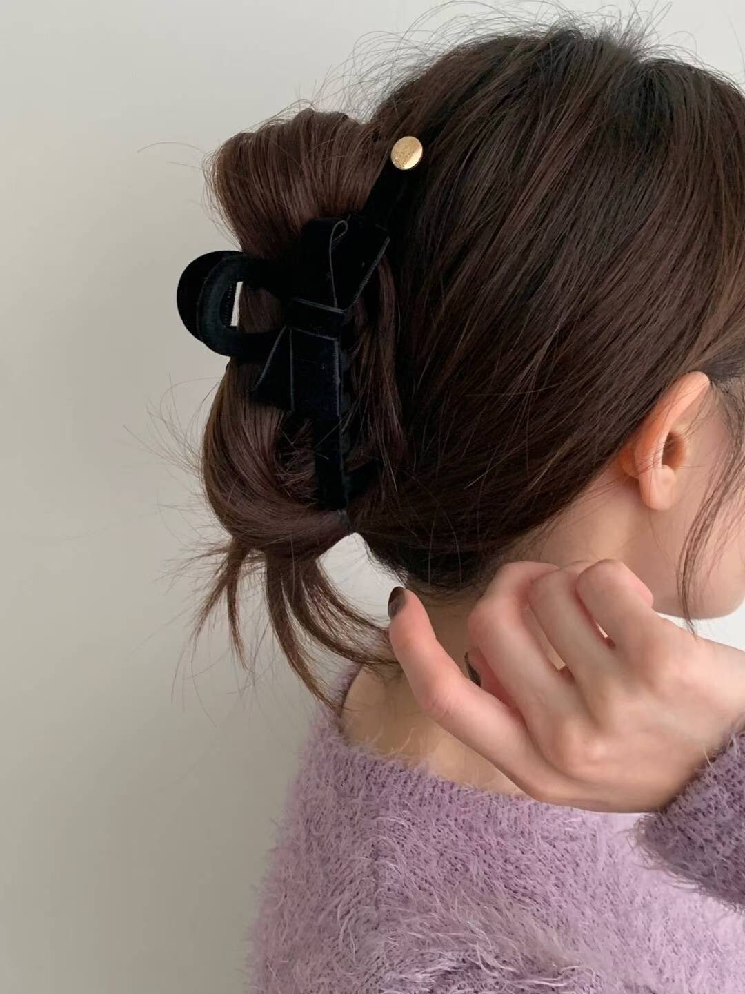 經典黑麂皮蝴蝶結墜飾鯊魚夾抓夾