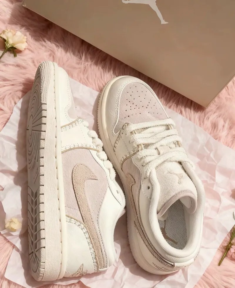 Nike Air Jordan 1 Low 杏仁烤奶 女鞋