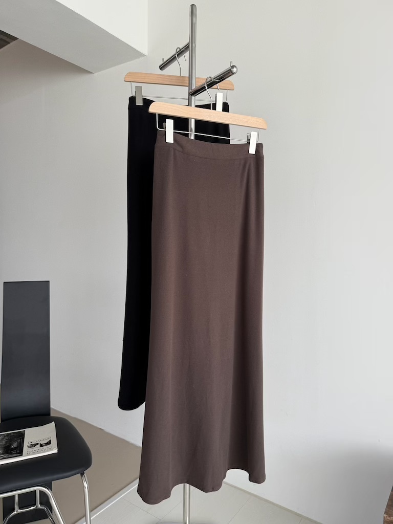 超修！羊絨素面小Ａ字半身裙