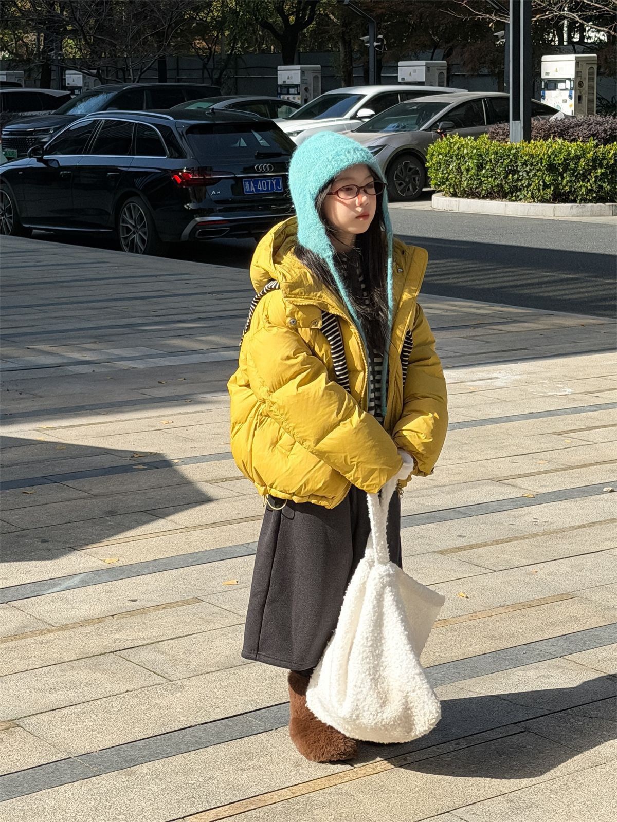 三色白鴨絨麵包防風外套