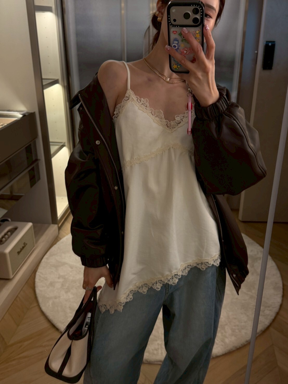 #AD74蜜桃絨斜擺蕾絲背心(黑/白/咖)