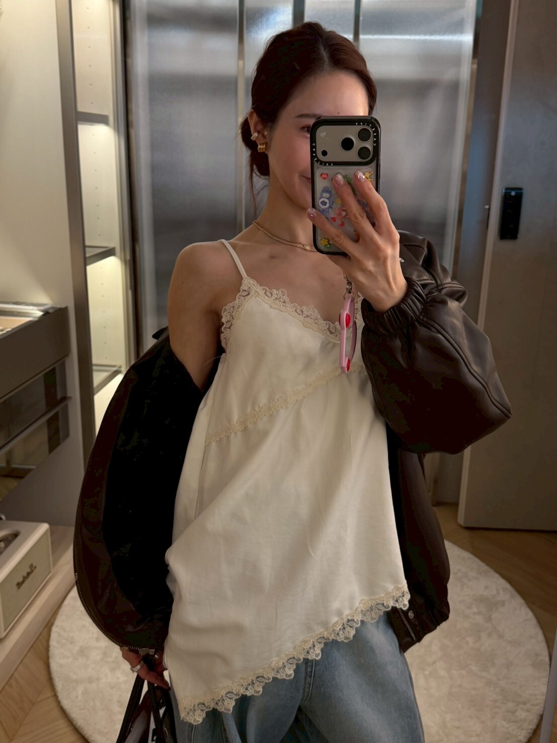 #AD74蜜桃絨斜擺蕾絲背心(黑/白/咖)