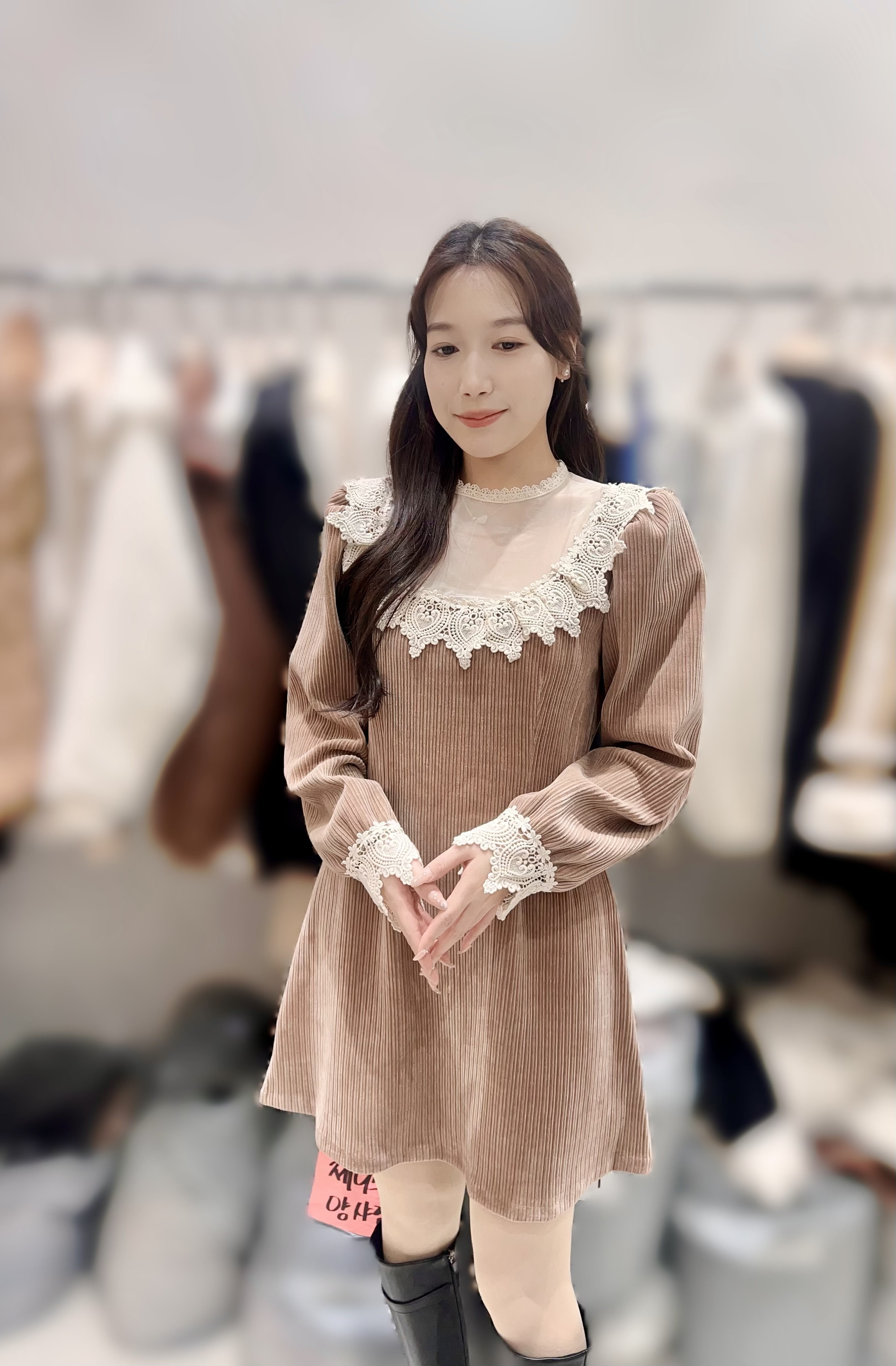 JE36  高級燈芯絨連身裙   胸38 - 46 腰33  長34   $739 (一口價)