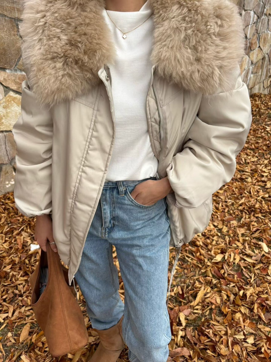 #AD115捲捲毛領鴨絨外套(白/黑)