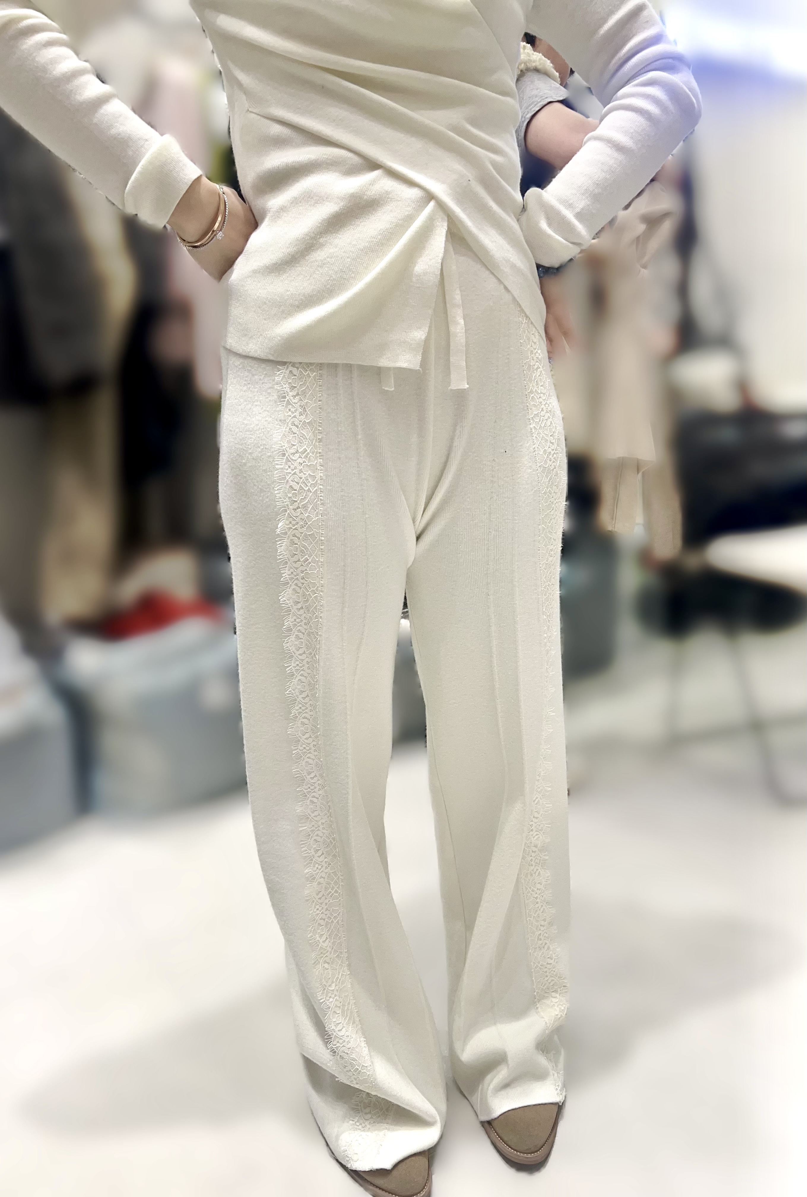 JE39  羊毛30% LACE休閑褲   水腰 26 -44 HIP48   長41   $519 (一口價)