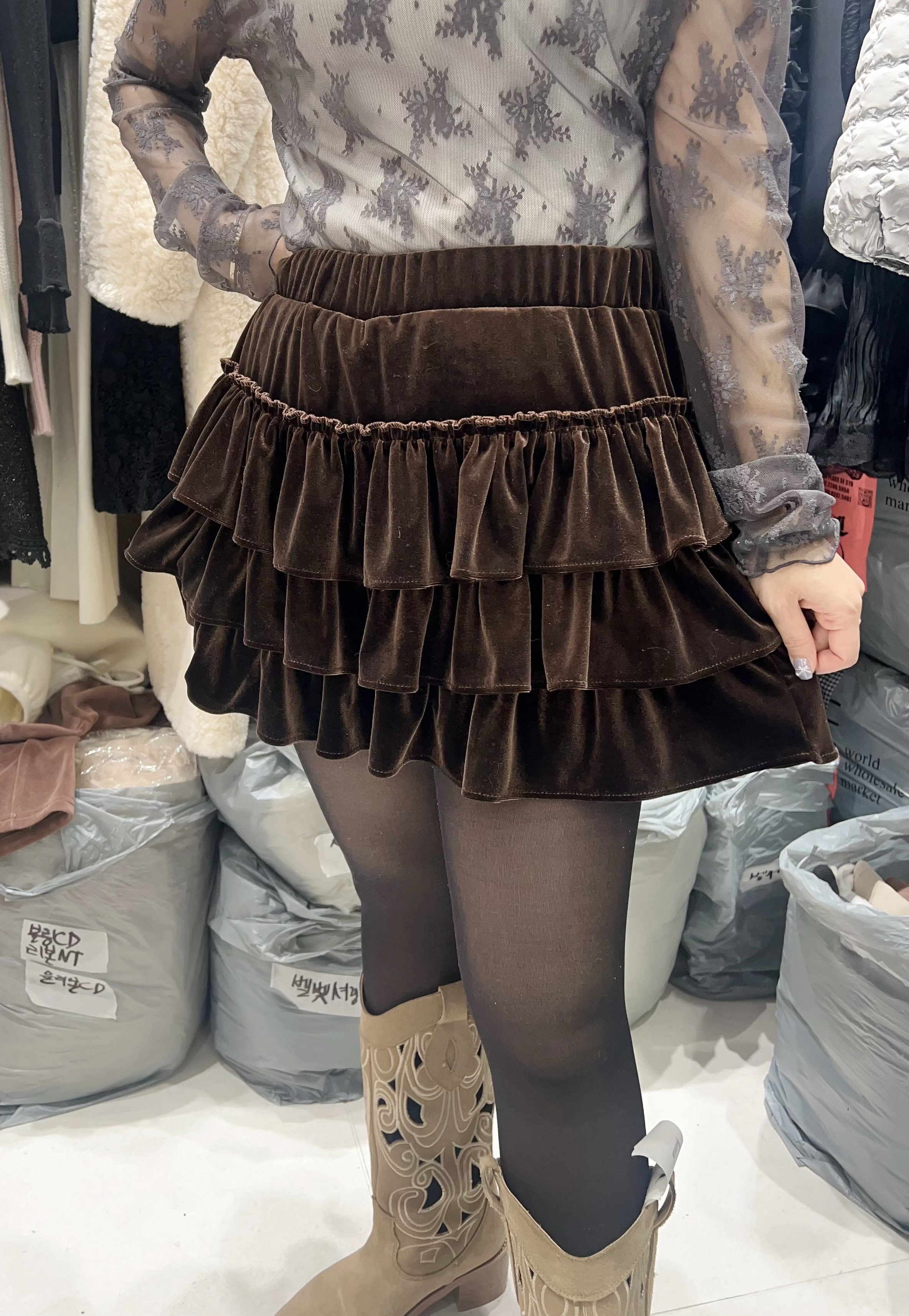 JE41  韓風燈花絨裙褲   腰26 -42  HIP42  長14.5   $479 (一口價)