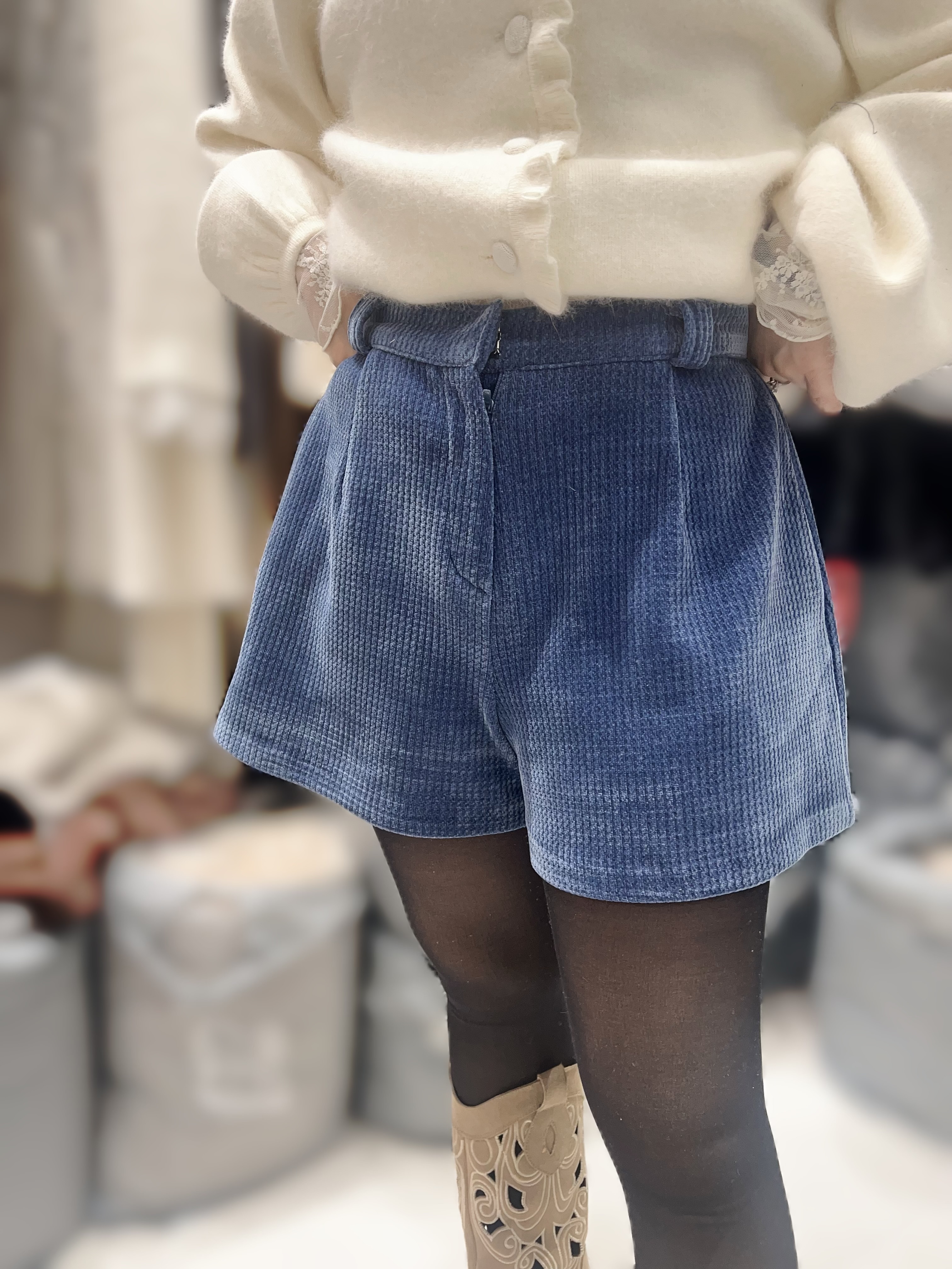 JE40  燈芯絨褲   S腰28  HIP45  長14  /   M 腰29 HIP 46  長14  $499 (一口價)