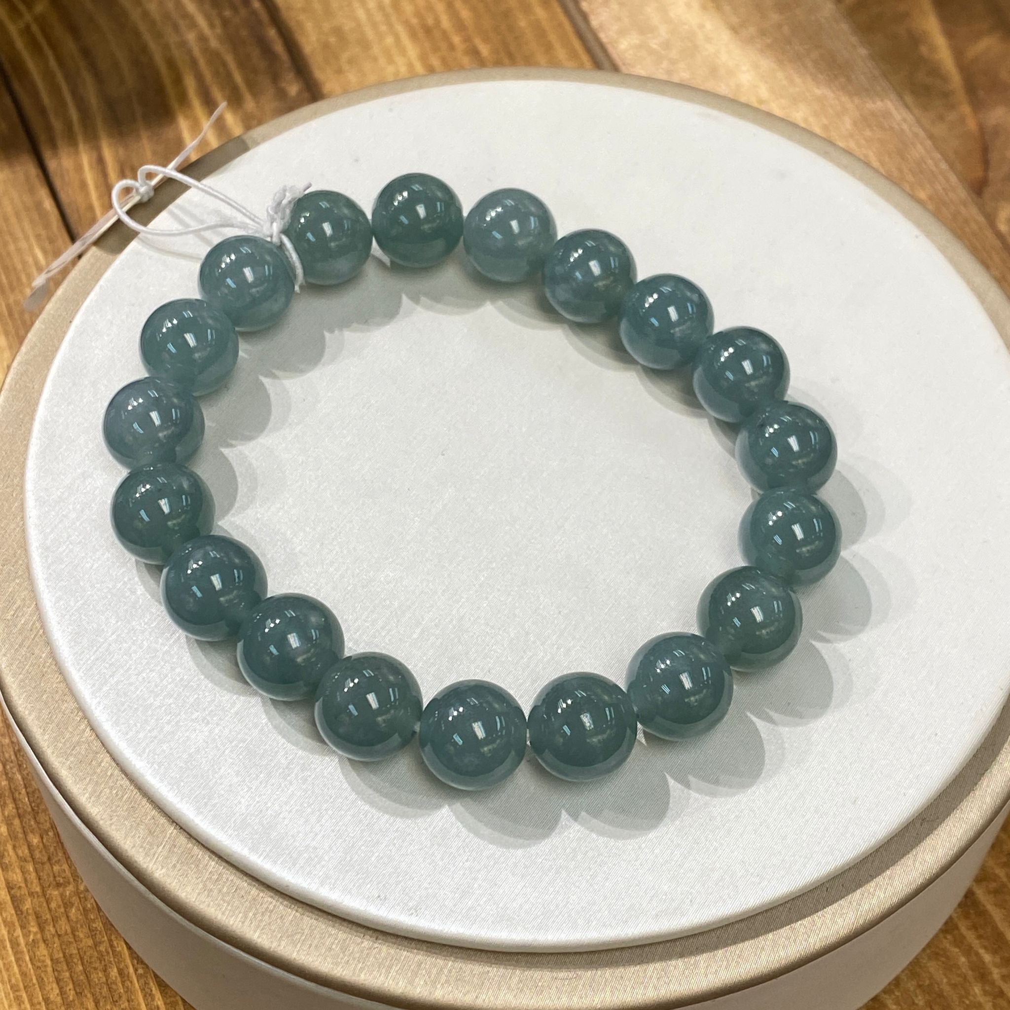 HKAF1218-043 糯冰種天空藍翡翠手串10mm (A42)