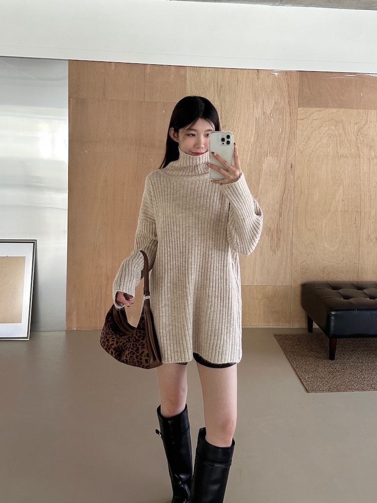 慵懶女孩高領長版毛衣