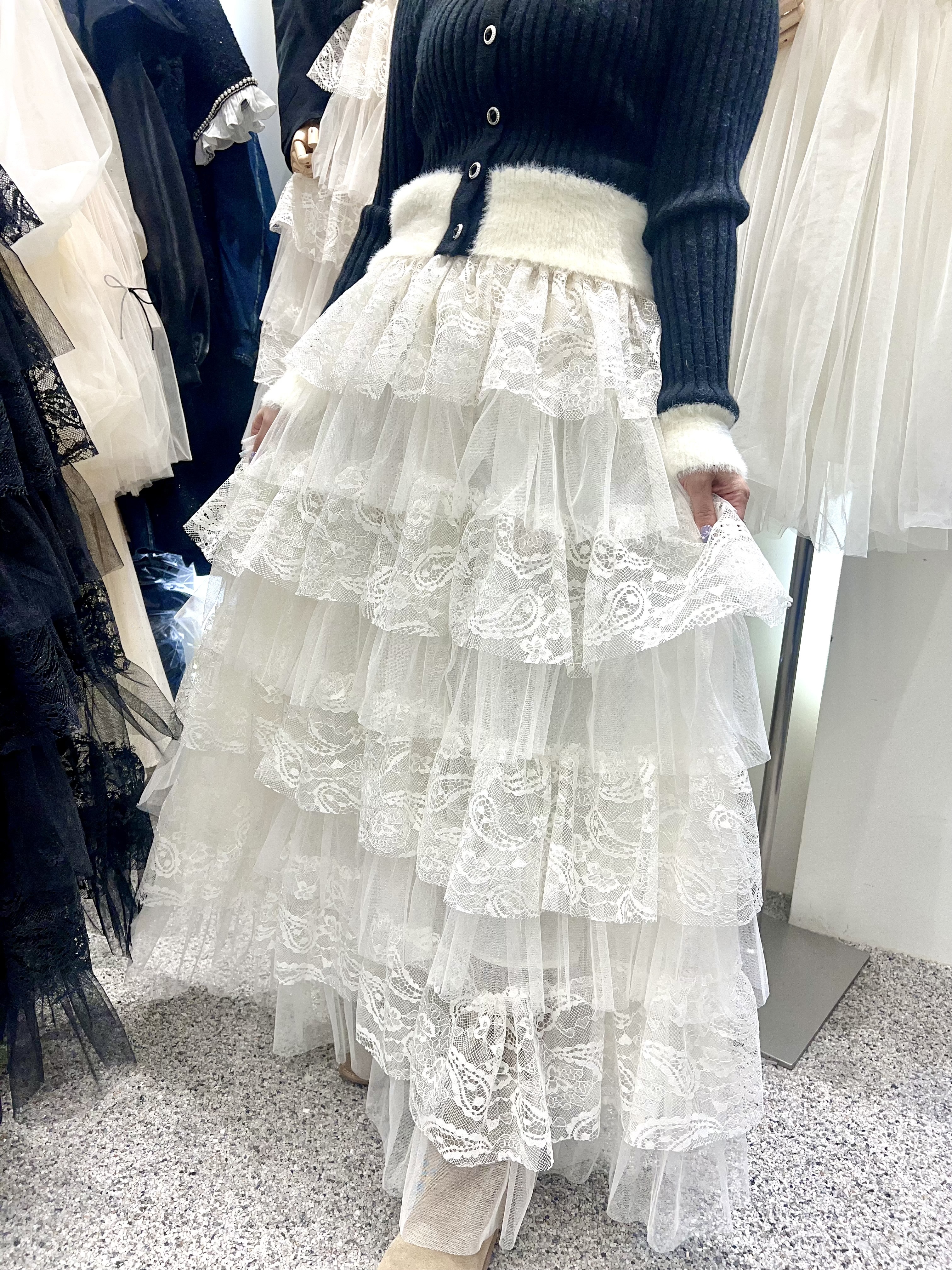 AW57  高級LACE長裙   腰26  - 48  HIP 54   長36   $529 (一口價)